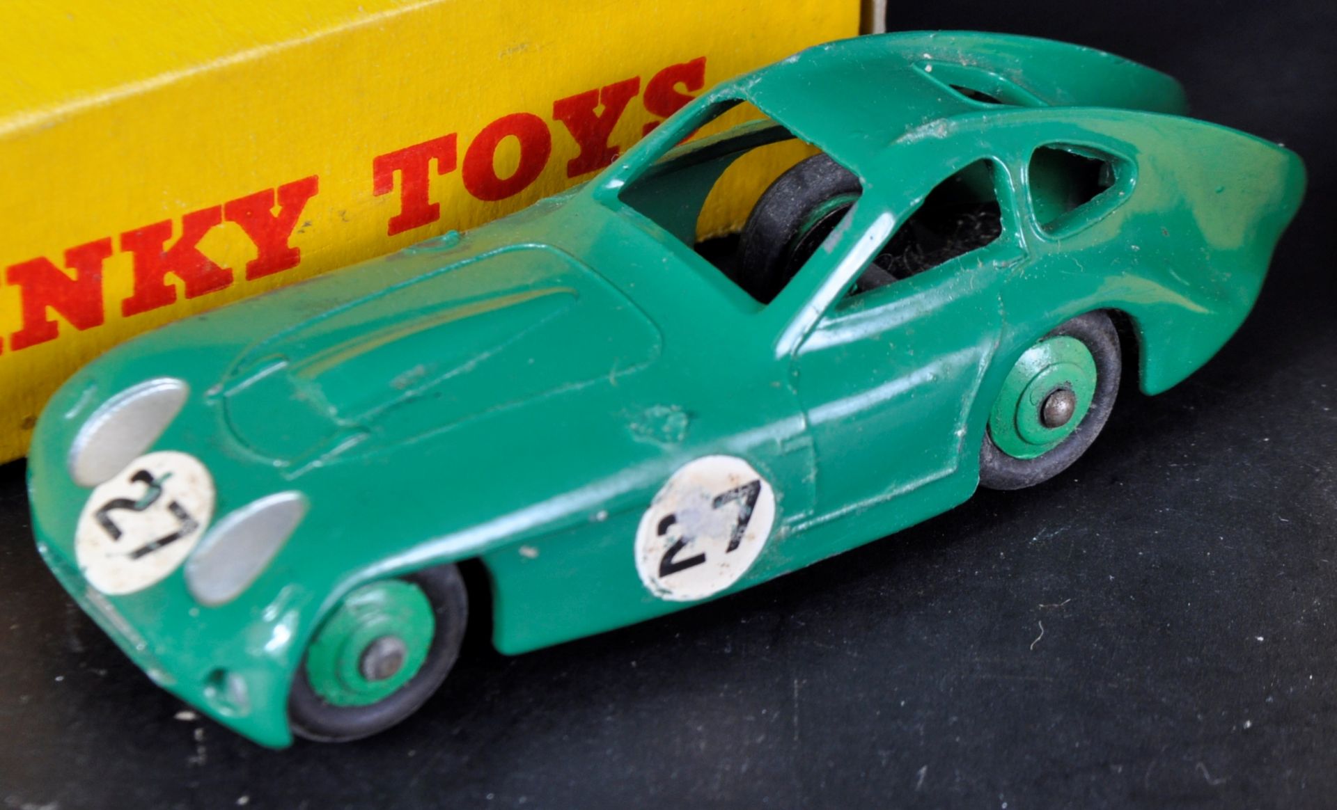 COLLECTION OF VINTAGE DINKY TOYS DIECAST MODEL CARS - Image 4 of 7