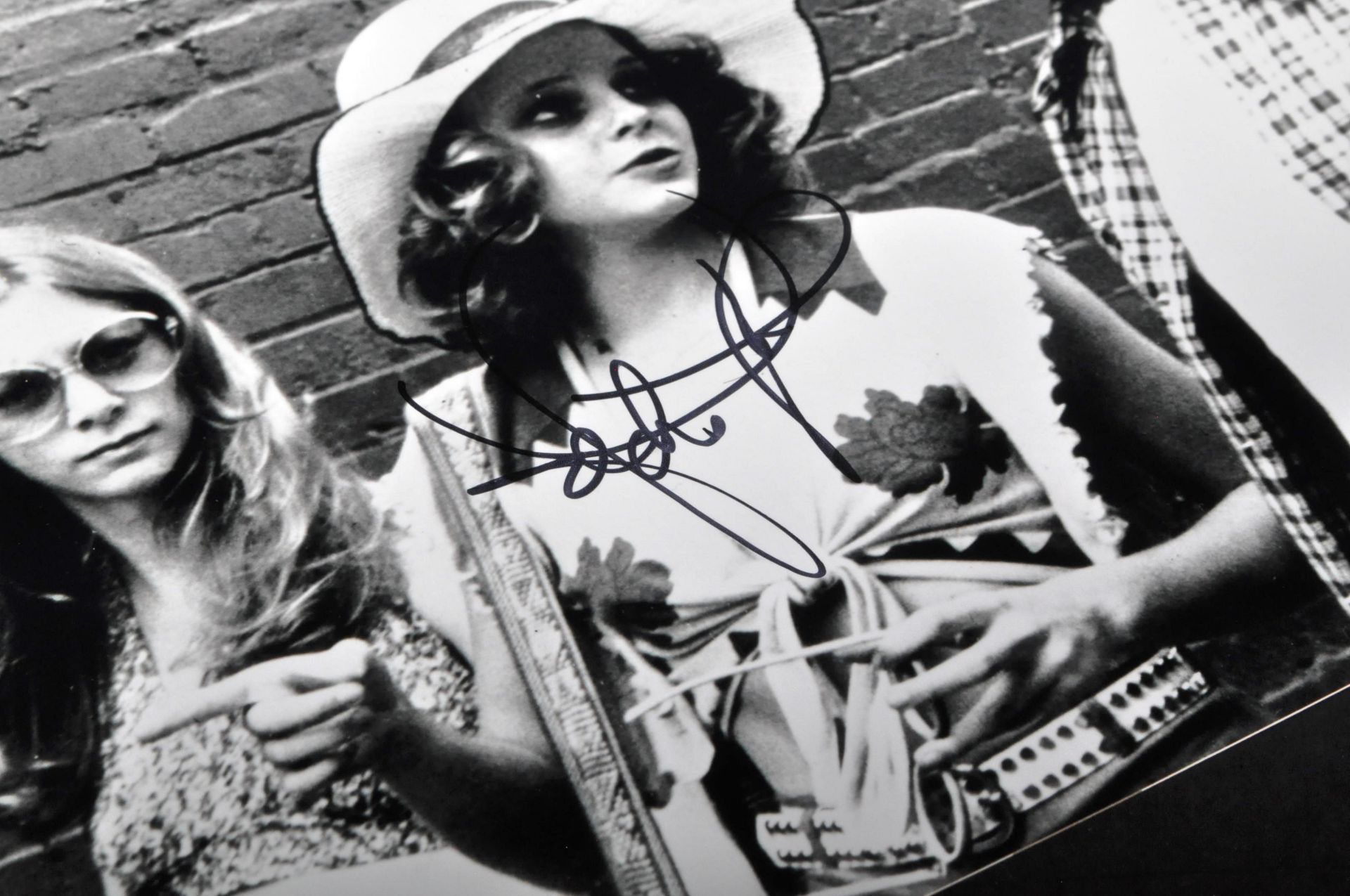 JODIE FOSTER - TAXI DRIVER - AUTOGRAPHED PHOTO - ACOA - Image 2 of 2