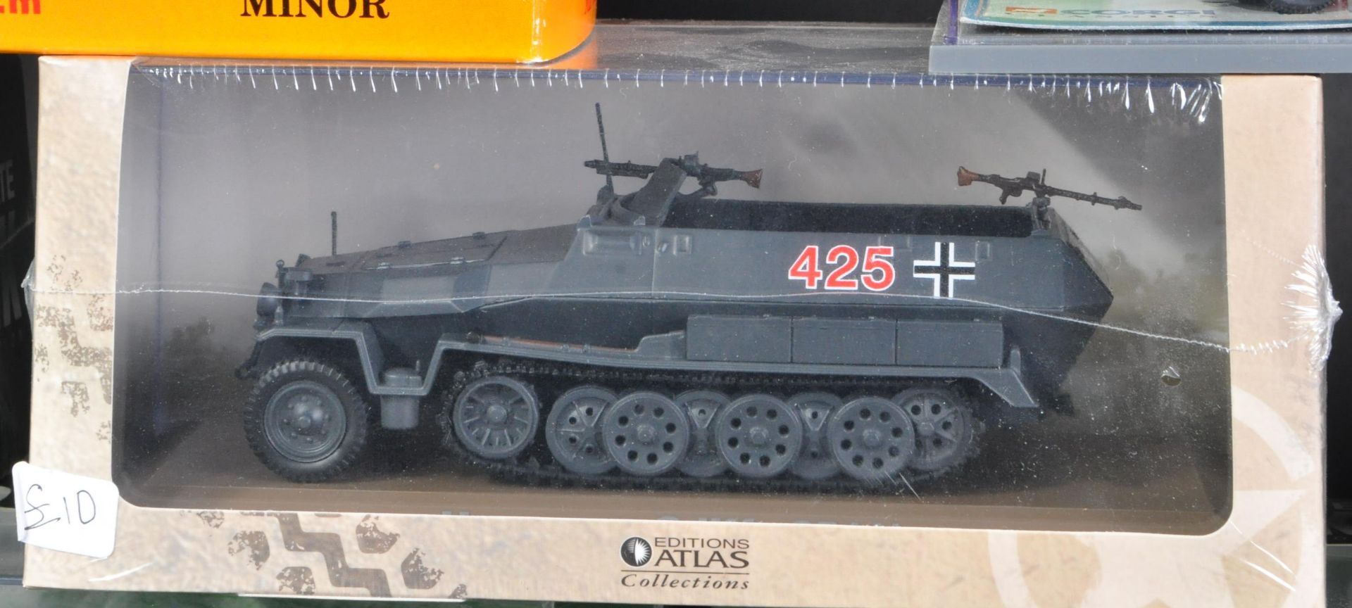 COLLECTION OF ASSORTED DIECAST MODEL TANKS AND CARS - Bild 5 aus 6