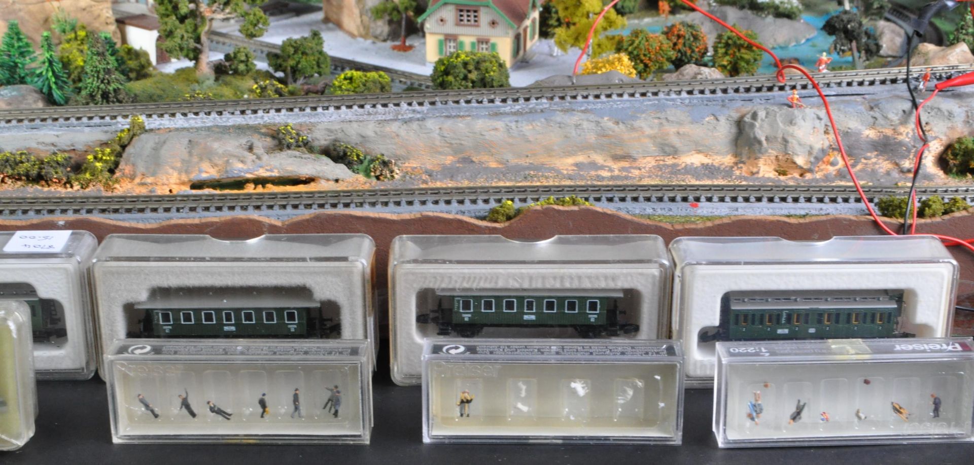 COLLECTION OF MARKLIN Z GAUGE MODEL RAILWAY ROLLING STOCK WITH LAYOUT - Image 4 of 9