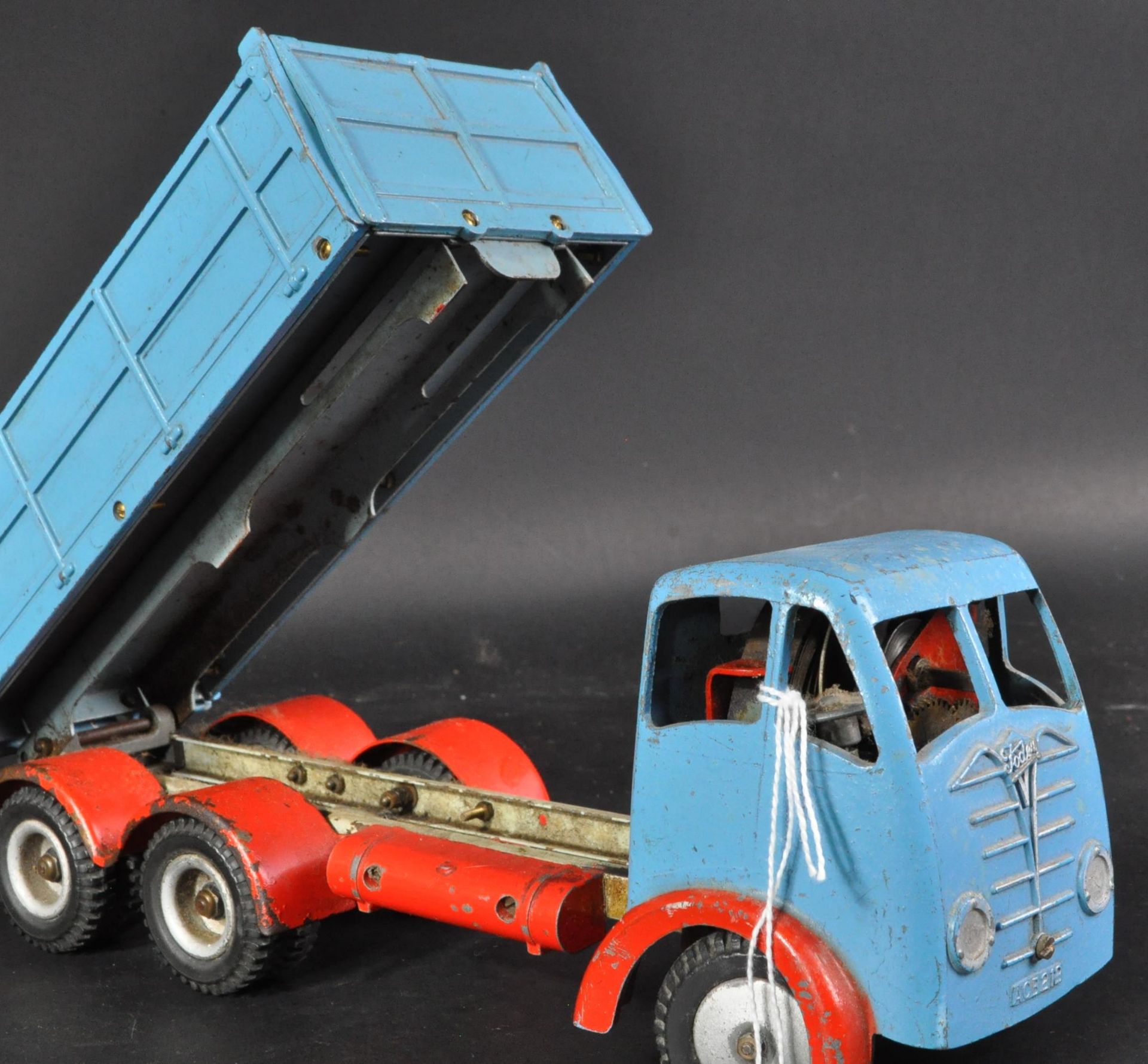 ORIGINAL VINTAGE SHAKLETON MADE DIECAST CLOCK WORK TRUCK - Image 4 of 4