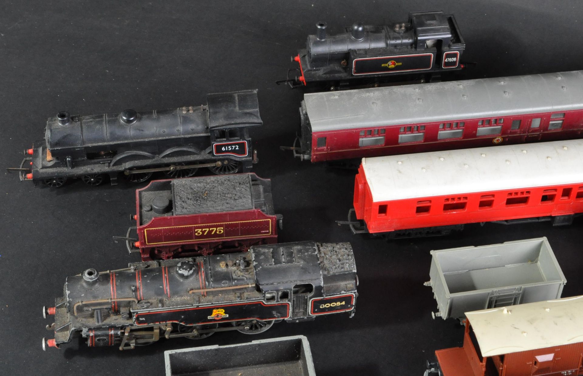 COLLECTION OF X45 ASSORTED 00 GAUGE ROLLING STOCK WAGONS - Image 7 of 7