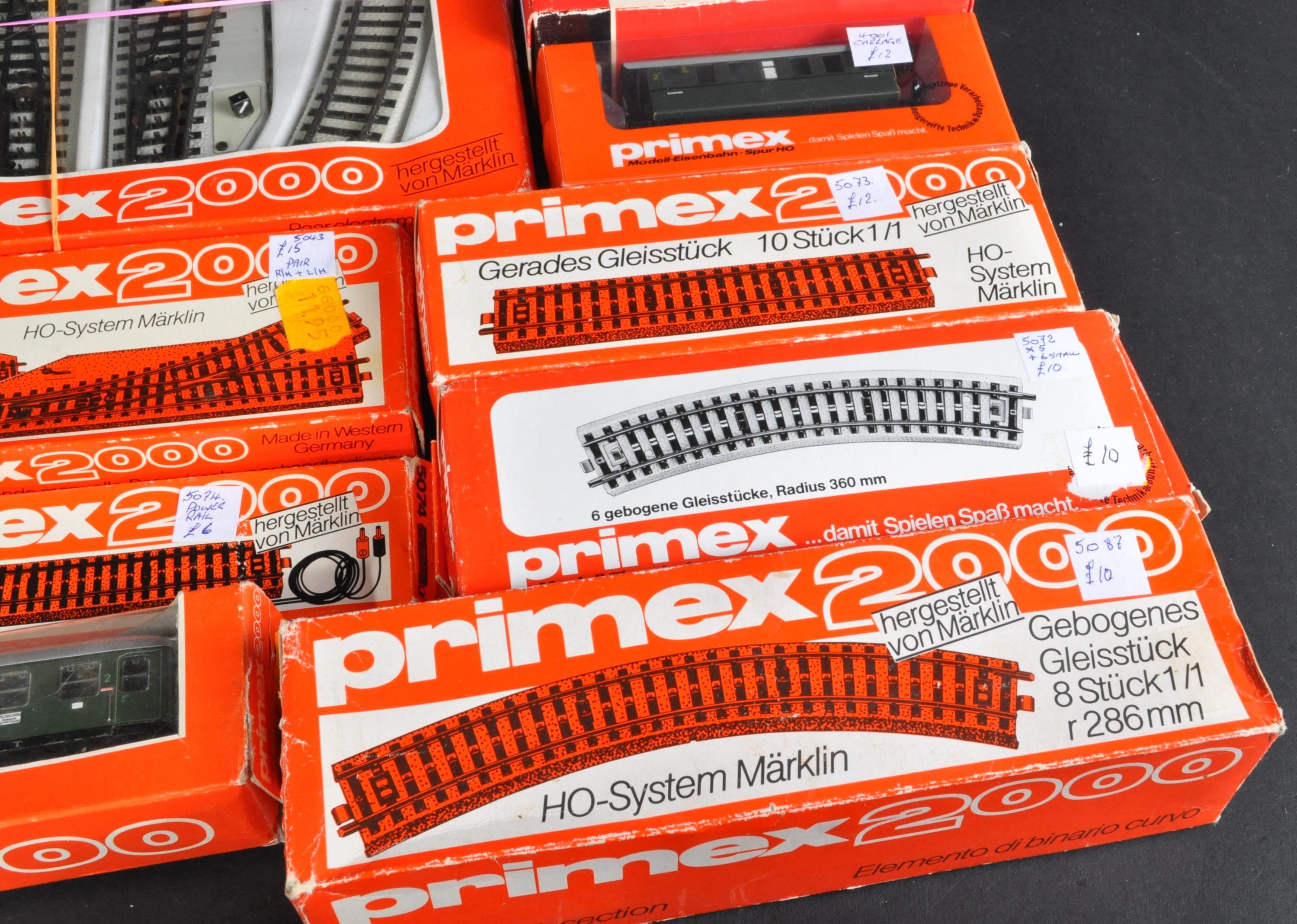 COLLECTION OF PRIMEX AND JOUEF HO / 00 GAUGE TRAINSET WAGONS & TRACK - Image 4 of 7