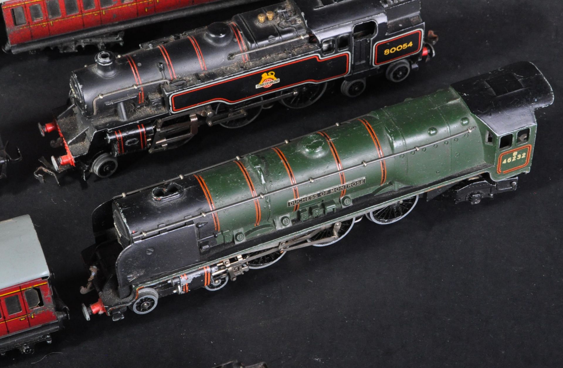 TWO HORNBY DUBLO MODEL RAILWAY LOCOMOTIVES & CARRIAGES - Bild 5 aus 8