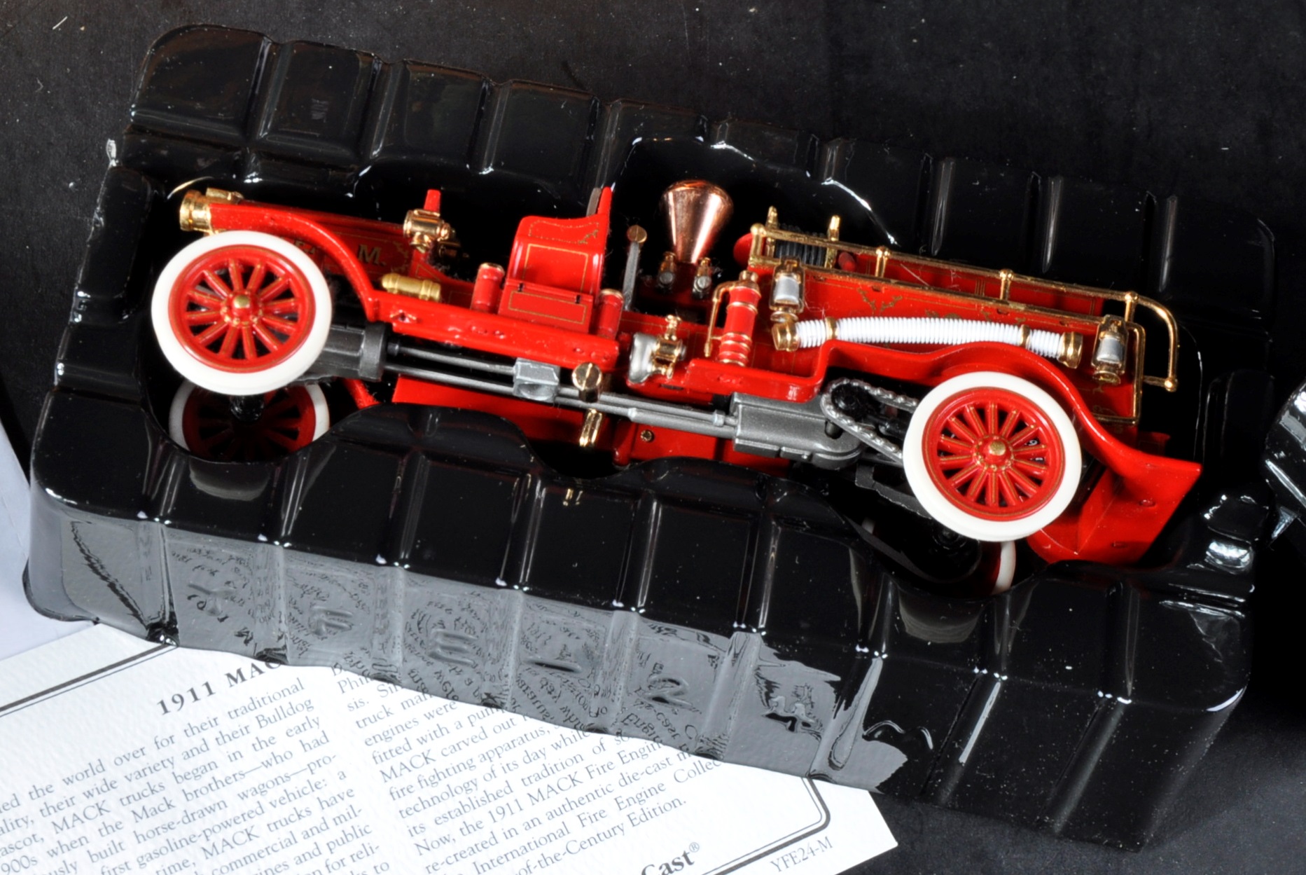 COLLECTION OF X8 MATCHBOX FIRE ENGINE DIECAST MODELS - Image 4 of 5