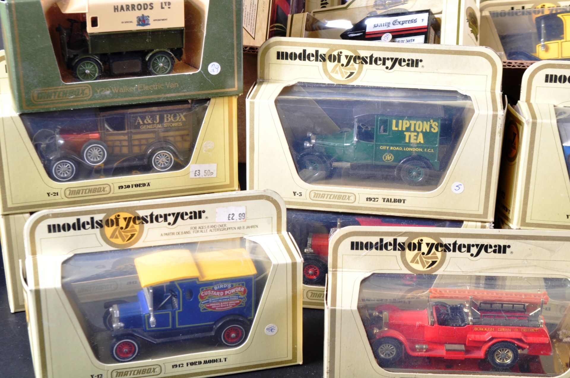 LARGE COLLECTION OF MATCHBOX AND LESNEY DIECAST MODELS - Bild 2 aus 4