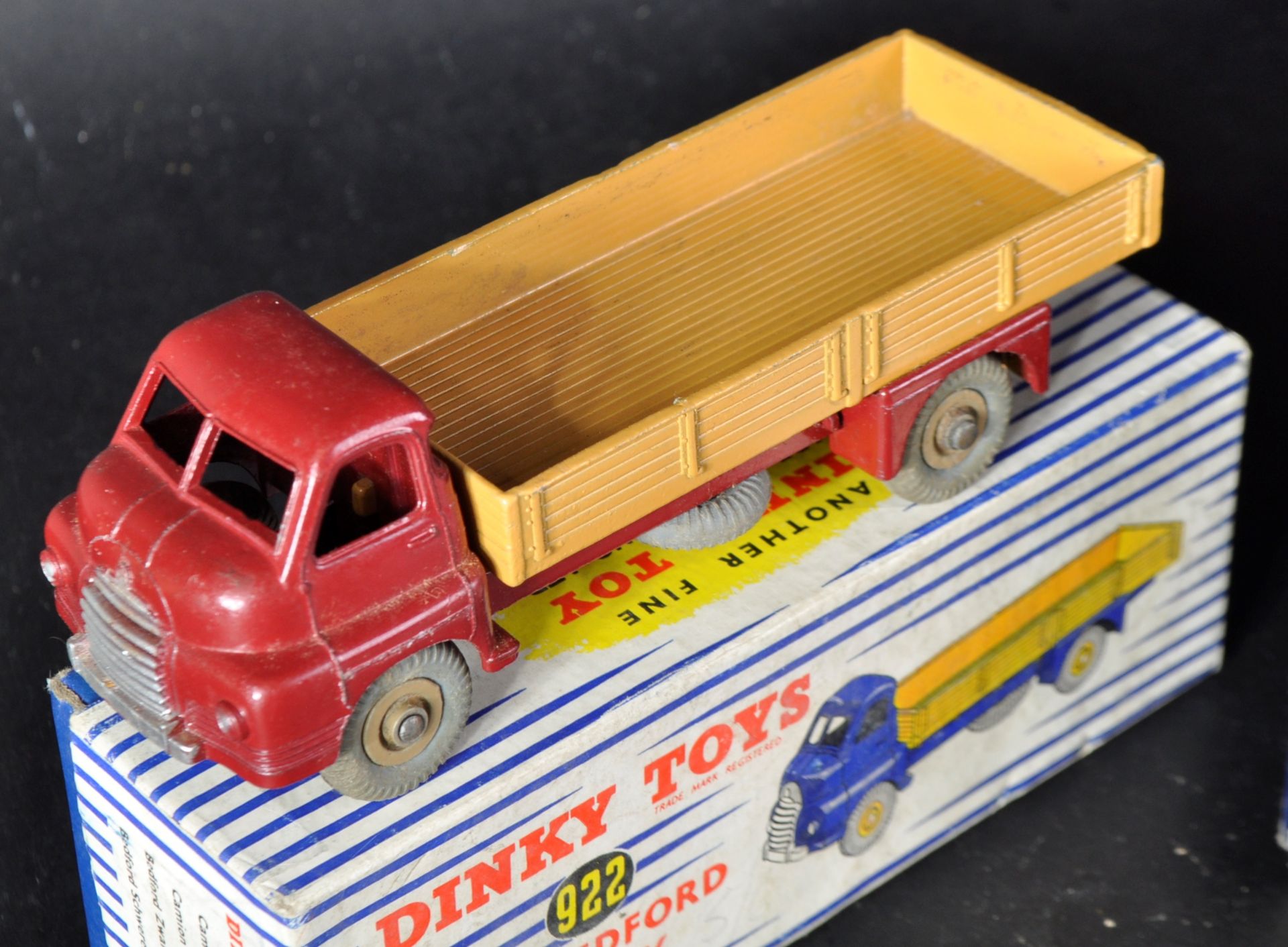 TWO VINTAGE DINKY TOYS BOXED DIECAST MODEL TRUCKS - Image 3 of 8