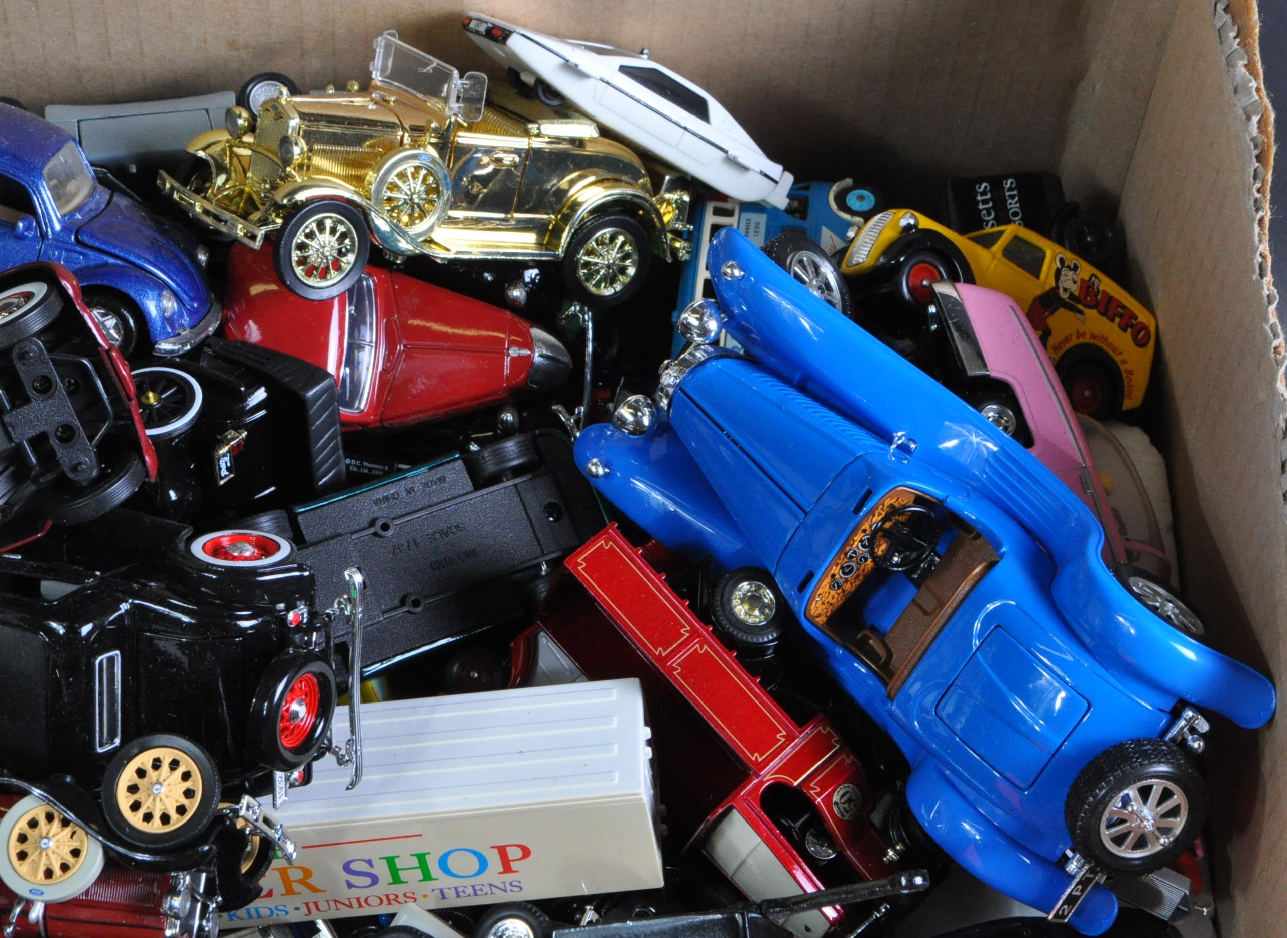 LARGE COLLECTION OF ASSORTED LOOSE DIECAST MODELS - Image 7 of 8