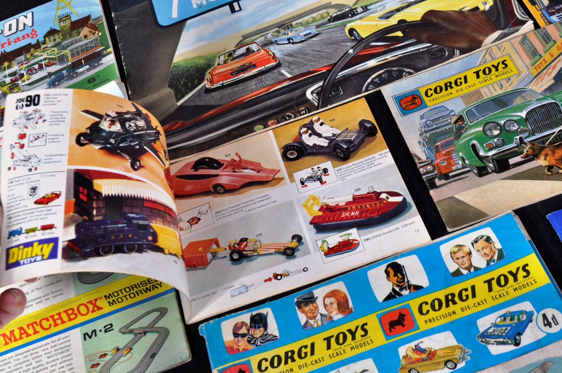 COLLECTION OF VINTAGE DIECAST COLLECTOR CATALOGUES & MAGAZINES - Bild 8 aus 8