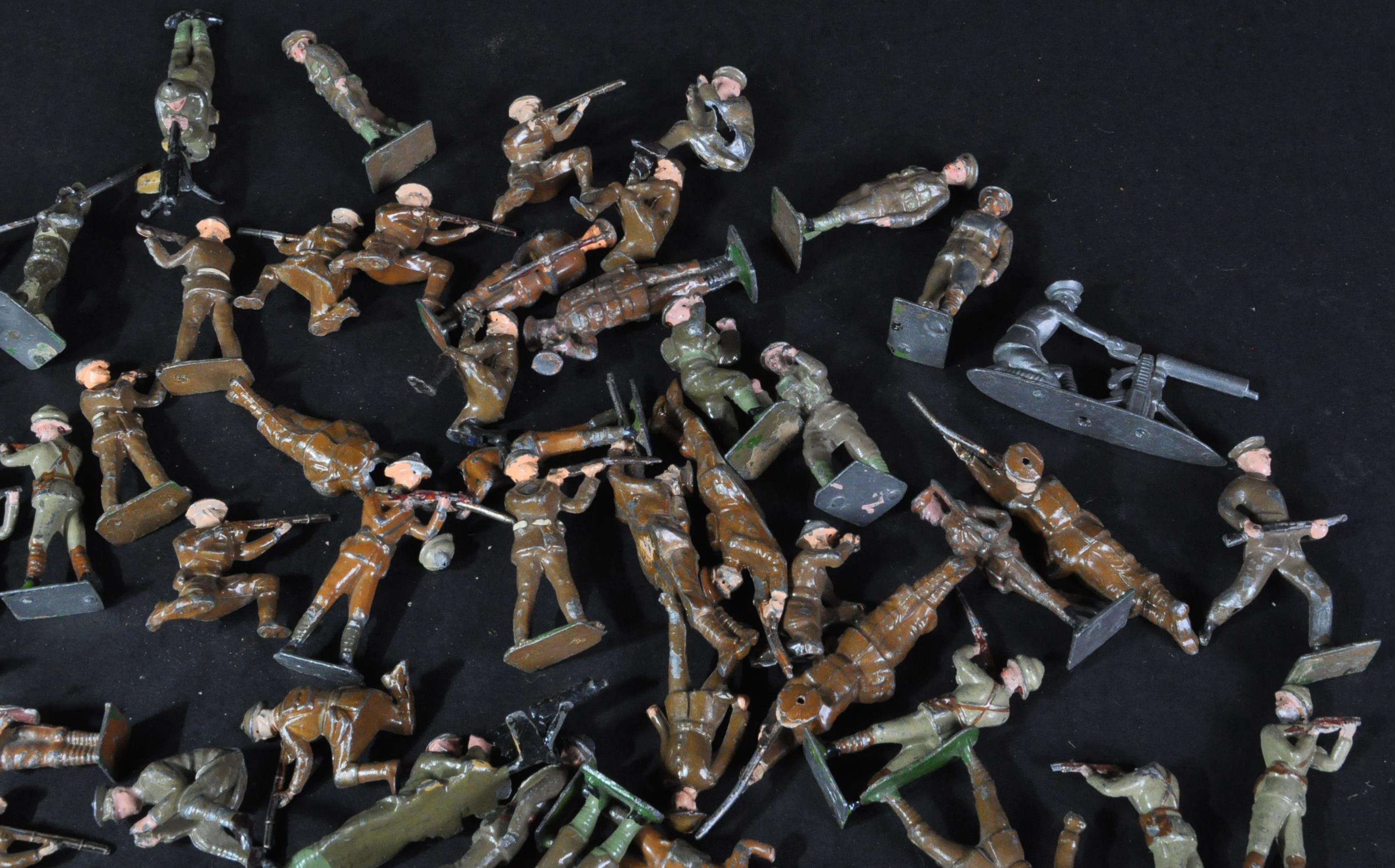 COLLECTION OF ASSORTED BRITAINS LEAD TOY SOLDIERS - Image 4 of 5