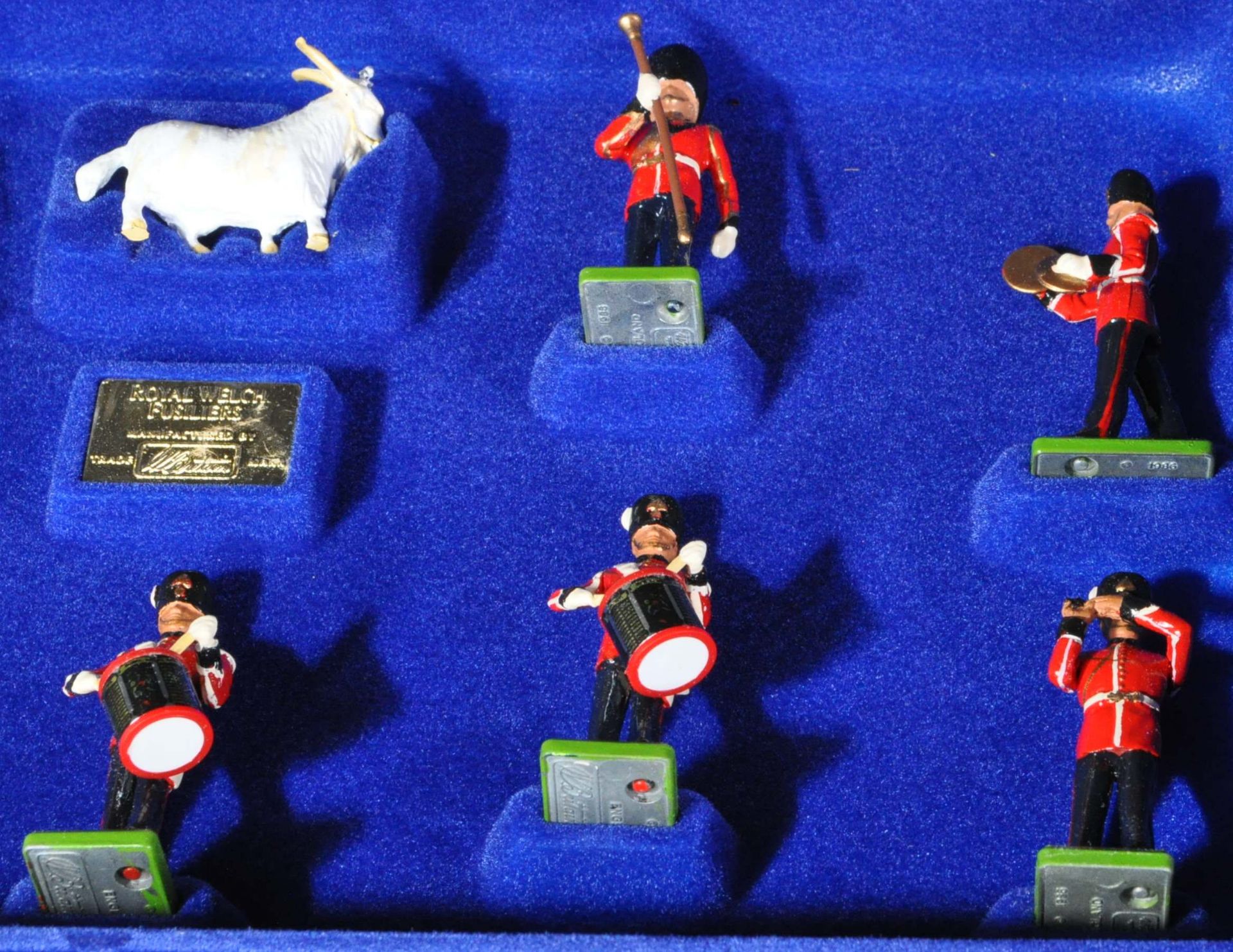 COLLECTION OF X3 BRITAINS MADE LEAD TOY SOLDIERS - Bild 8 aus 13