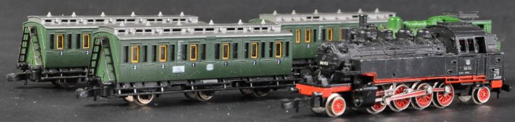 COLLECTION OF MARKLIN Z GAUGE LOCOMOTIVES & CARRIAGES