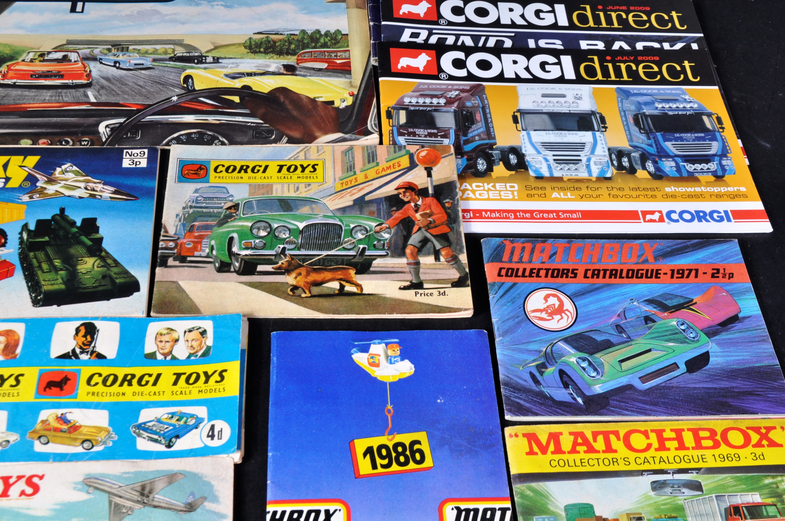 COLLECTION OF VINTAGE DIECAST COLLECTOR CATALOGUES & MAGAZINES - Image 3 of 8