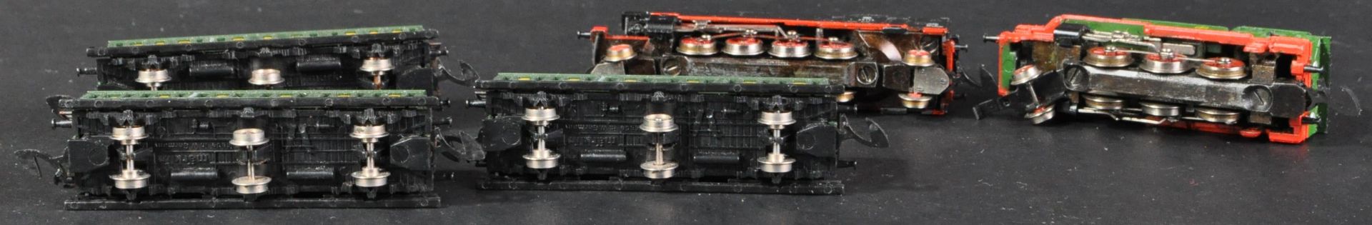 COLLECTION OF MARKLIN Z GAUGE LOCOMOTIVES & CARRIAGES - Bild 6 aus 7