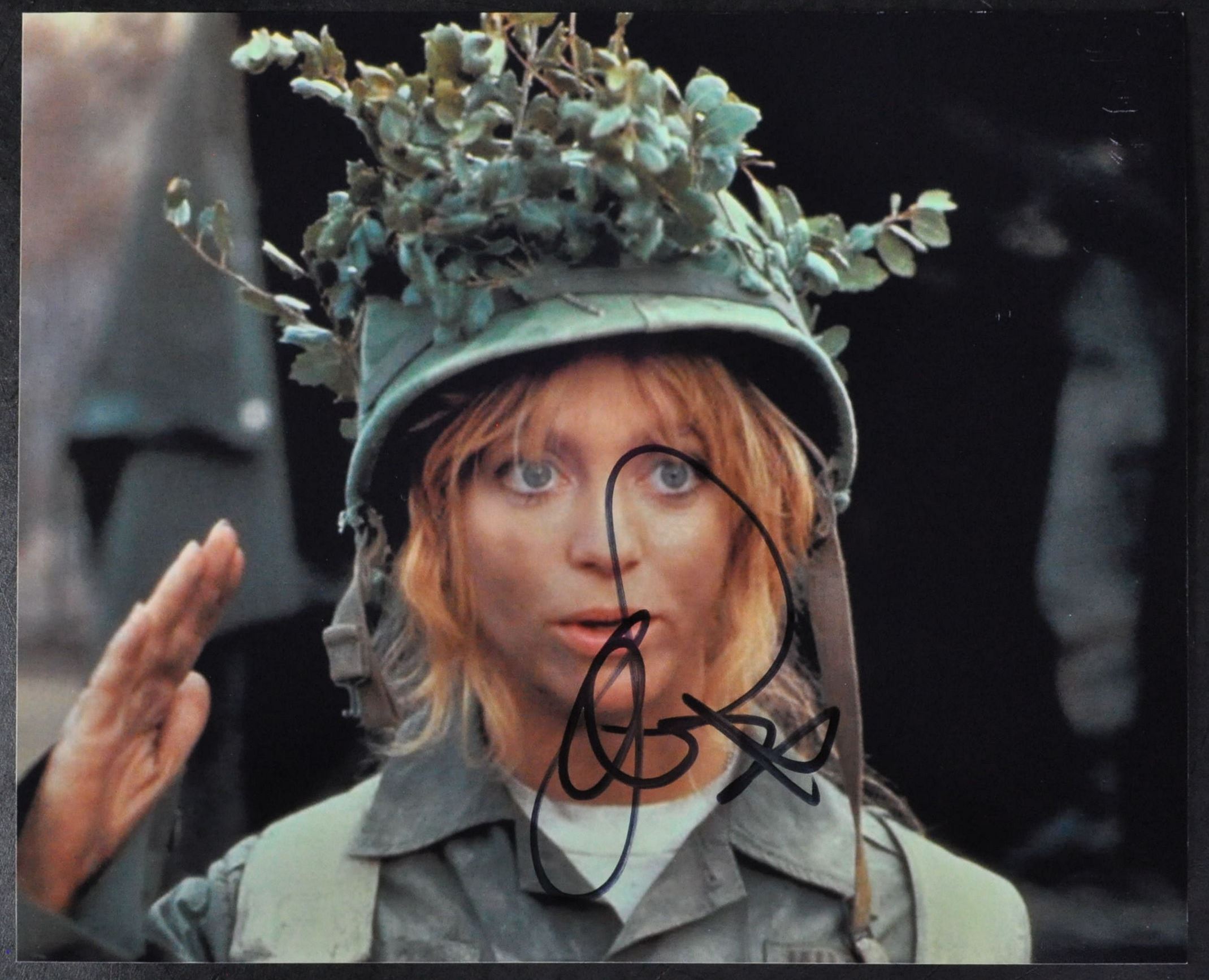 GOLDIE HAWN - PRIVATE BENJAMIN - AUTOGRAPHED 8X10" PHOTO - ACOA