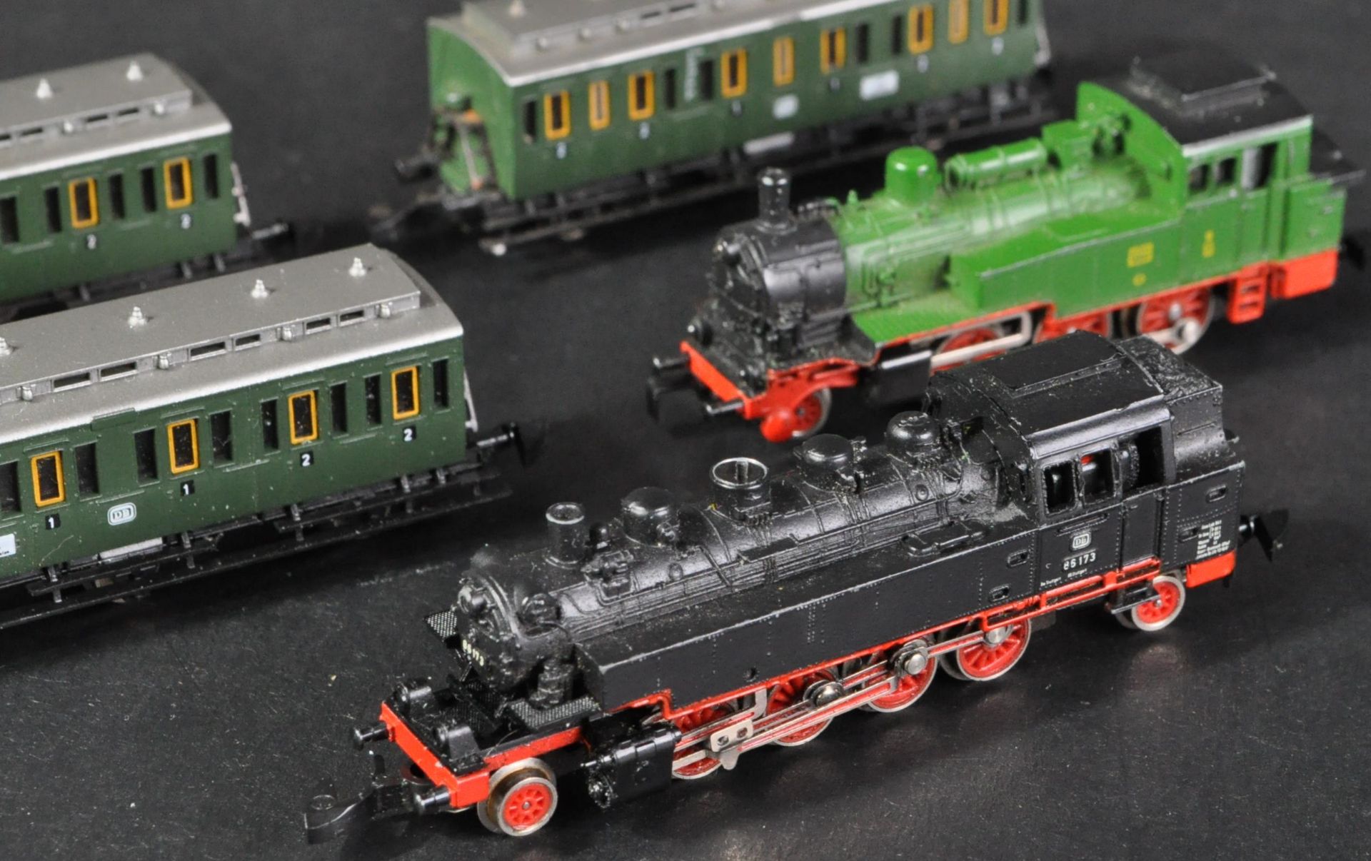 COLLECTION OF MARKLIN Z GAUGE LOCOMOTIVES & CARRIAGES - Bild 5 aus 7