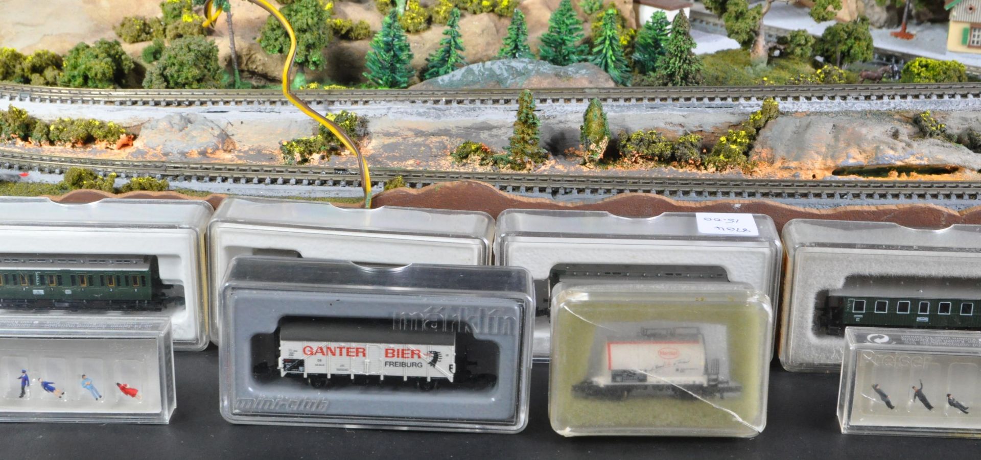 COLLECTION OF MARKLIN Z GAUGE MODEL RAILWAY ROLLING STOCK WITH LAYOUT - Image 3 of 9