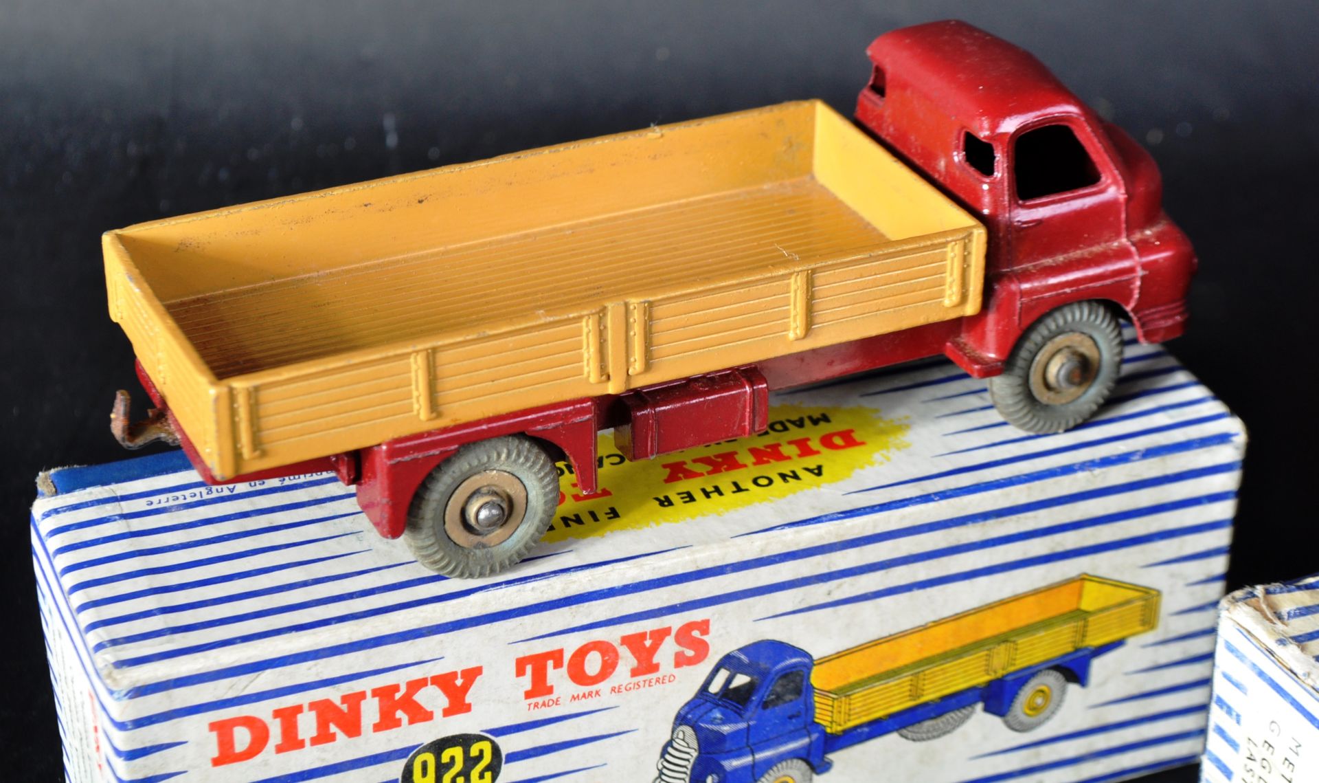TWO VINTAGE DINKY TOYS BOXED DIECAST MODEL TRUCKS - Image 8 of 8