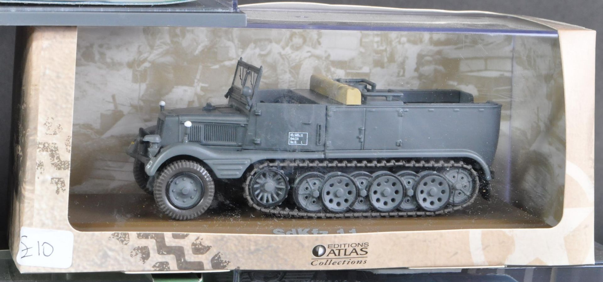COLLECTION OF ASSORTED DIECAST MODEL TANKS AND CARS - Bild 6 aus 6