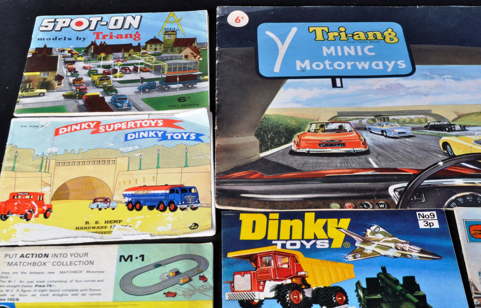 COLLECTION OF VINTAGE DIECAST COLLECTOR CATALOGUES & MAGAZINES - Bild 2 aus 8