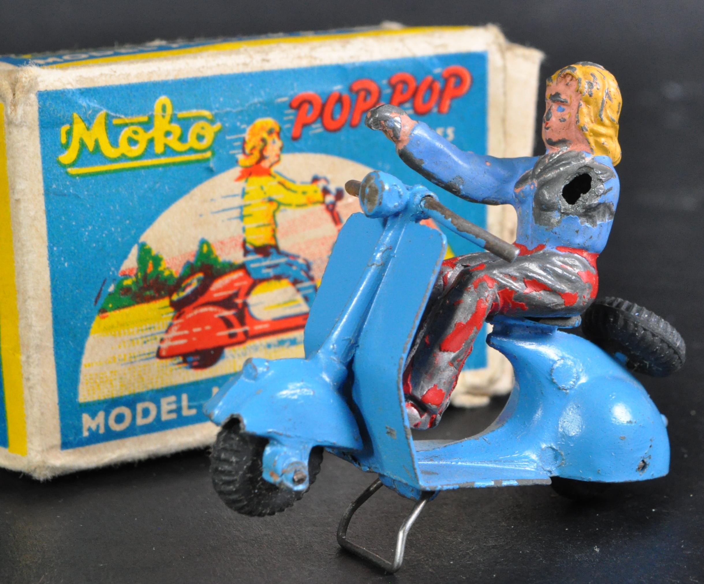 ORIGINAL VINTAGE MOKO POP-POP SERIES DIECAST MOTOR SCOOTER - Image 2 of 4