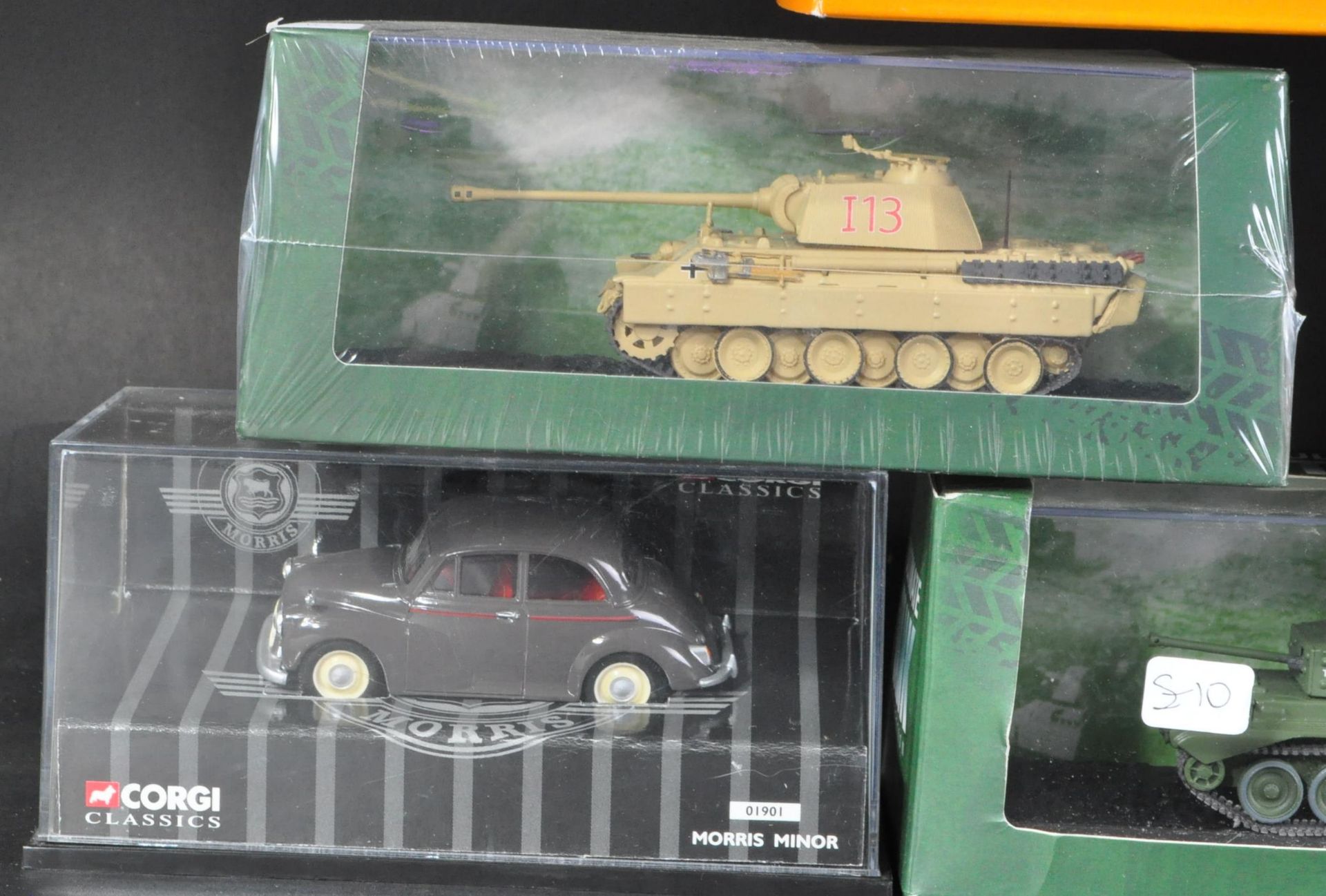 COLLECTION OF ASSORTED DIECAST MODEL TANKS AND CARS - Bild 2 aus 6