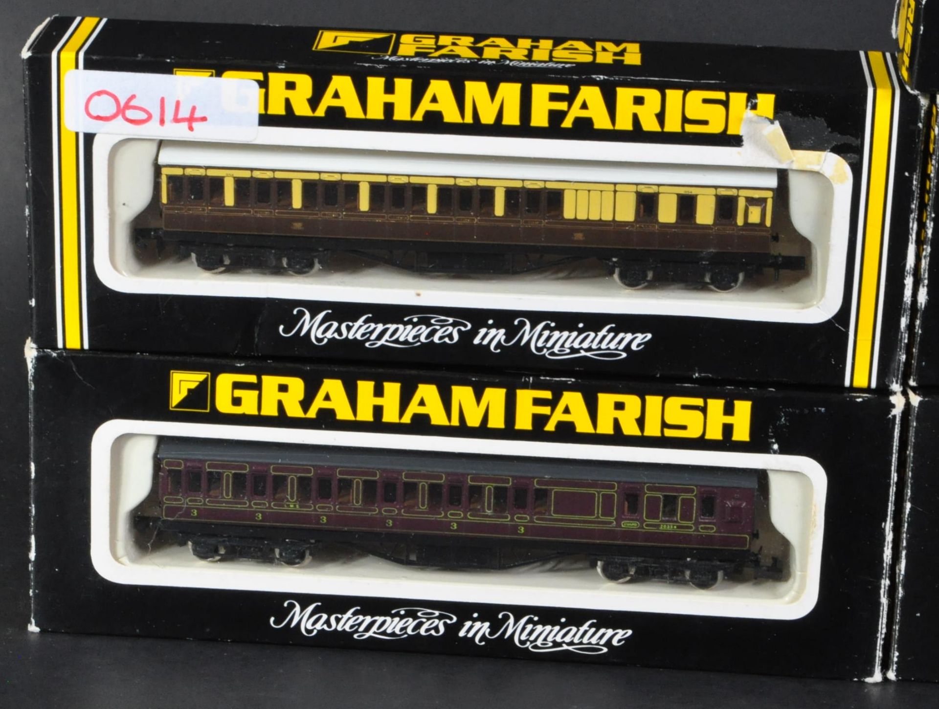 COLLECTION OF GRAHAM FARISH N GAUGE MODEL RAILWAY CARRIAGES - Image 2 of 5