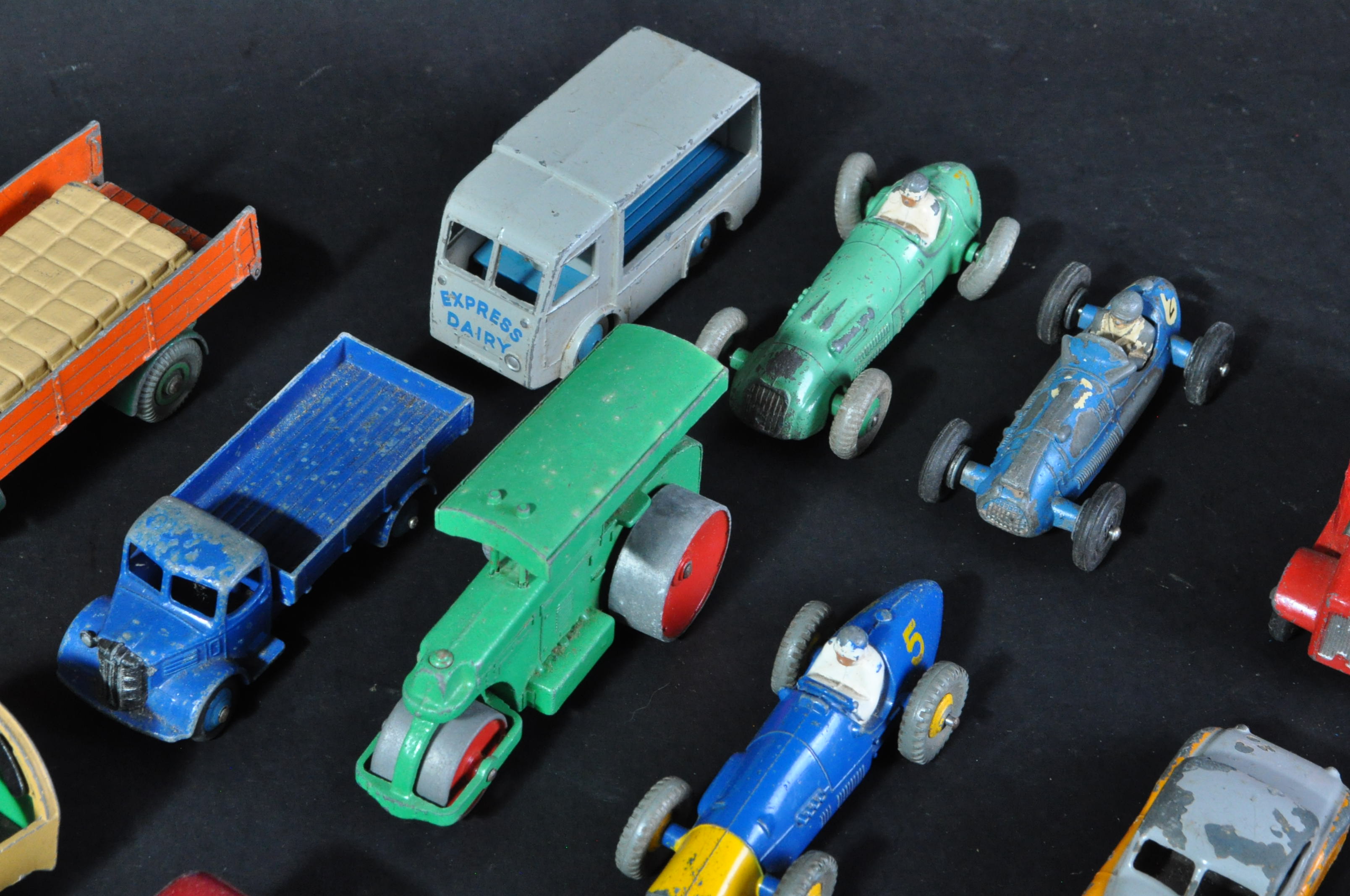 COLLECTION OF ASSORTED VINTAGE DINKY TOYS DIECAST MODELS - Image 4 of 8