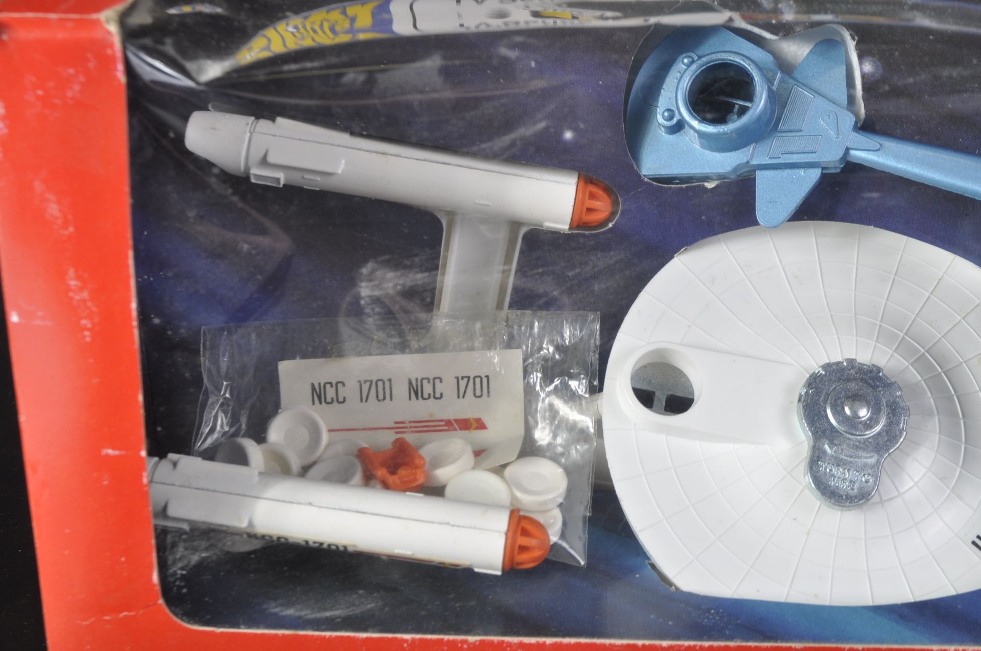 VINTAGE DINKY TOYS STAR TREK USS ENTERPRISE DIECAST MODEL - Image 2 of 7