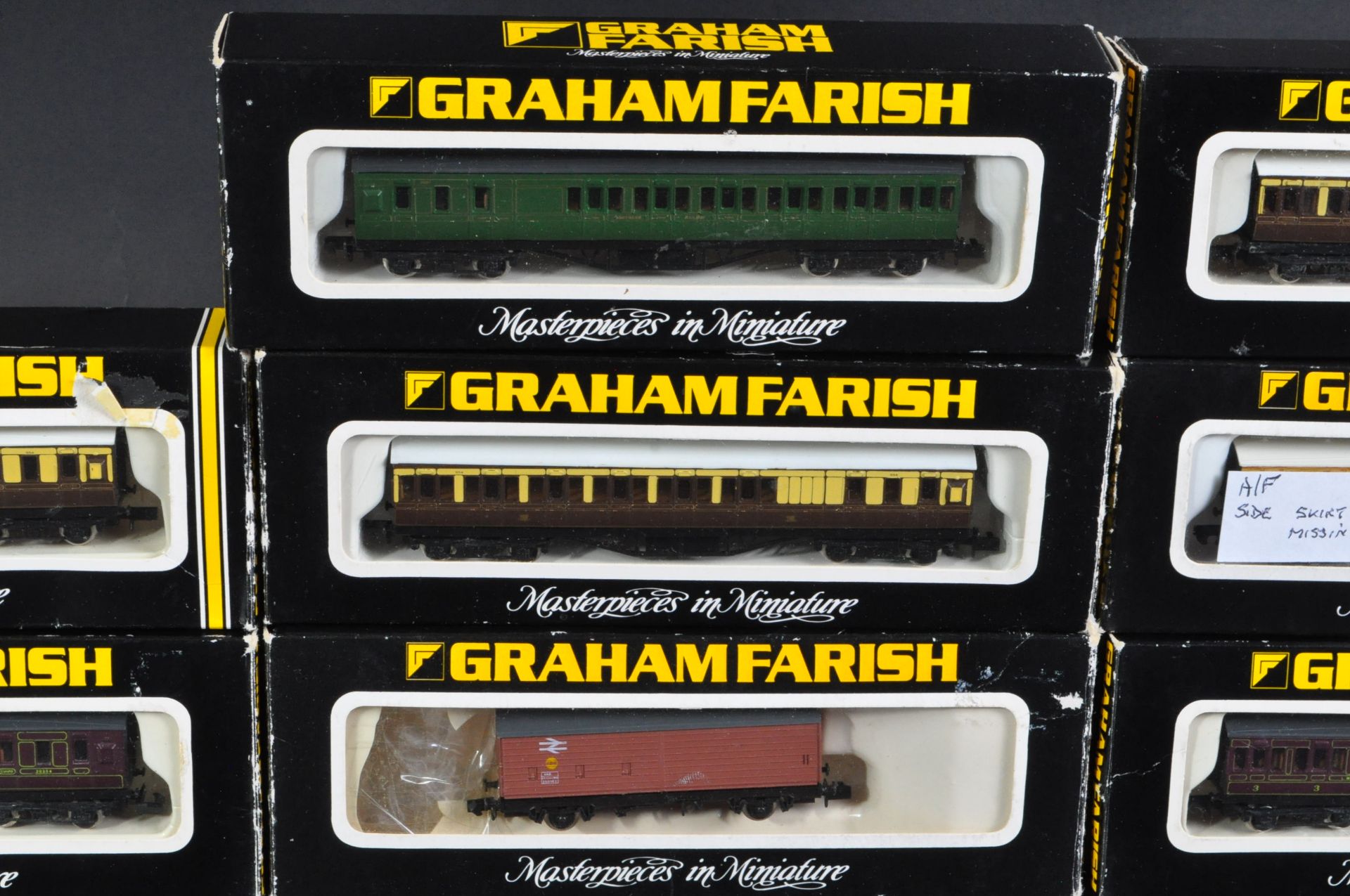 COLLECTION OF GRAHAM FARISH N GAUGE MODEL RAILWAY CARRIAGES - Bild 3 aus 5