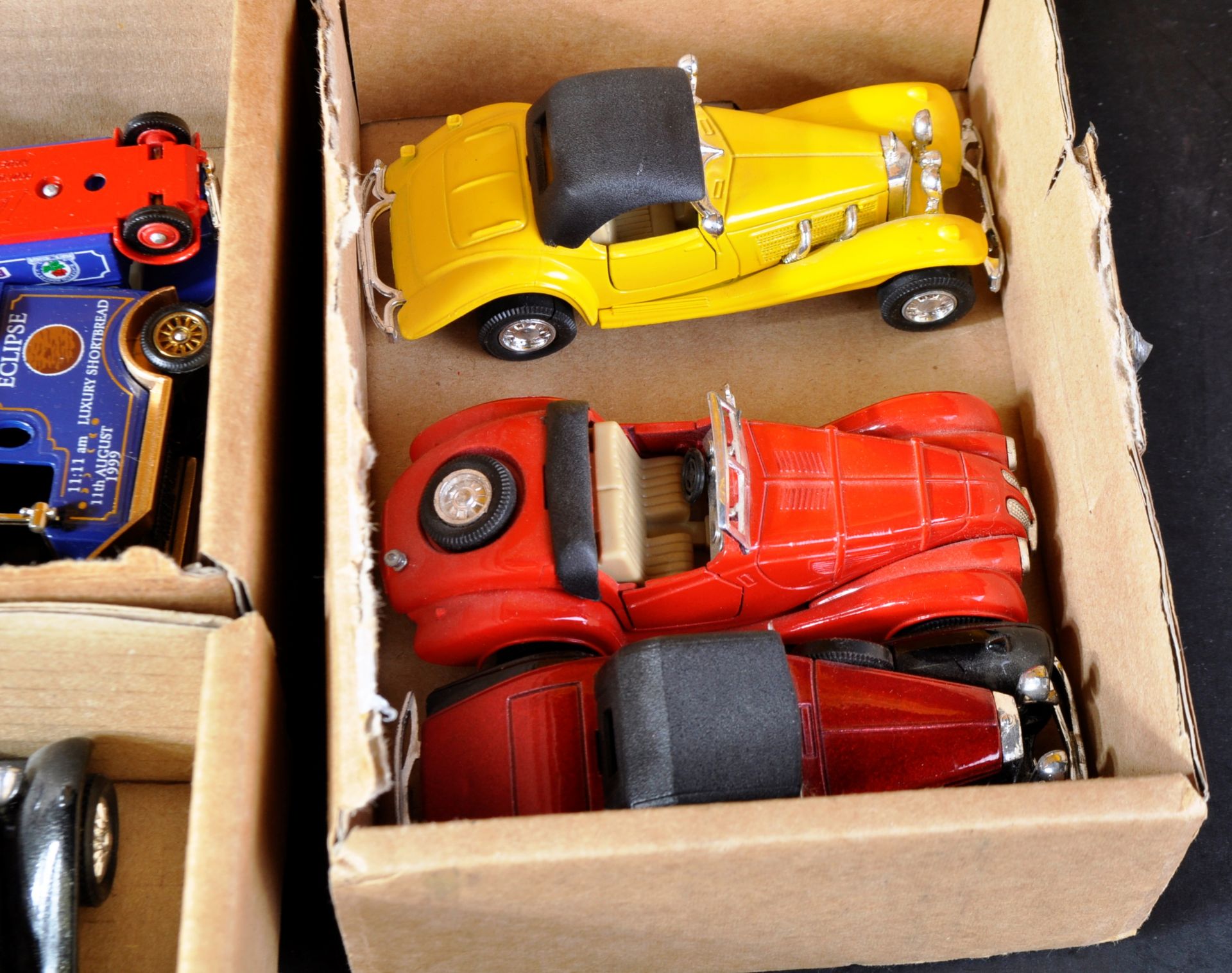 LARGE COLLECTION OF ASSORTED DIECAST MODEL CARS - Bild 4 aus 7