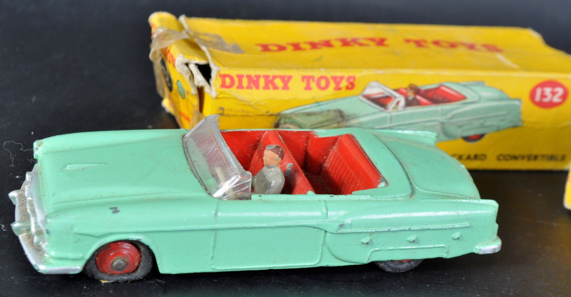 TWO ORIGINAL VINTAGE DINKY TOYS BOXED DIECAST MODEL CARS - Bild 7 aus 7