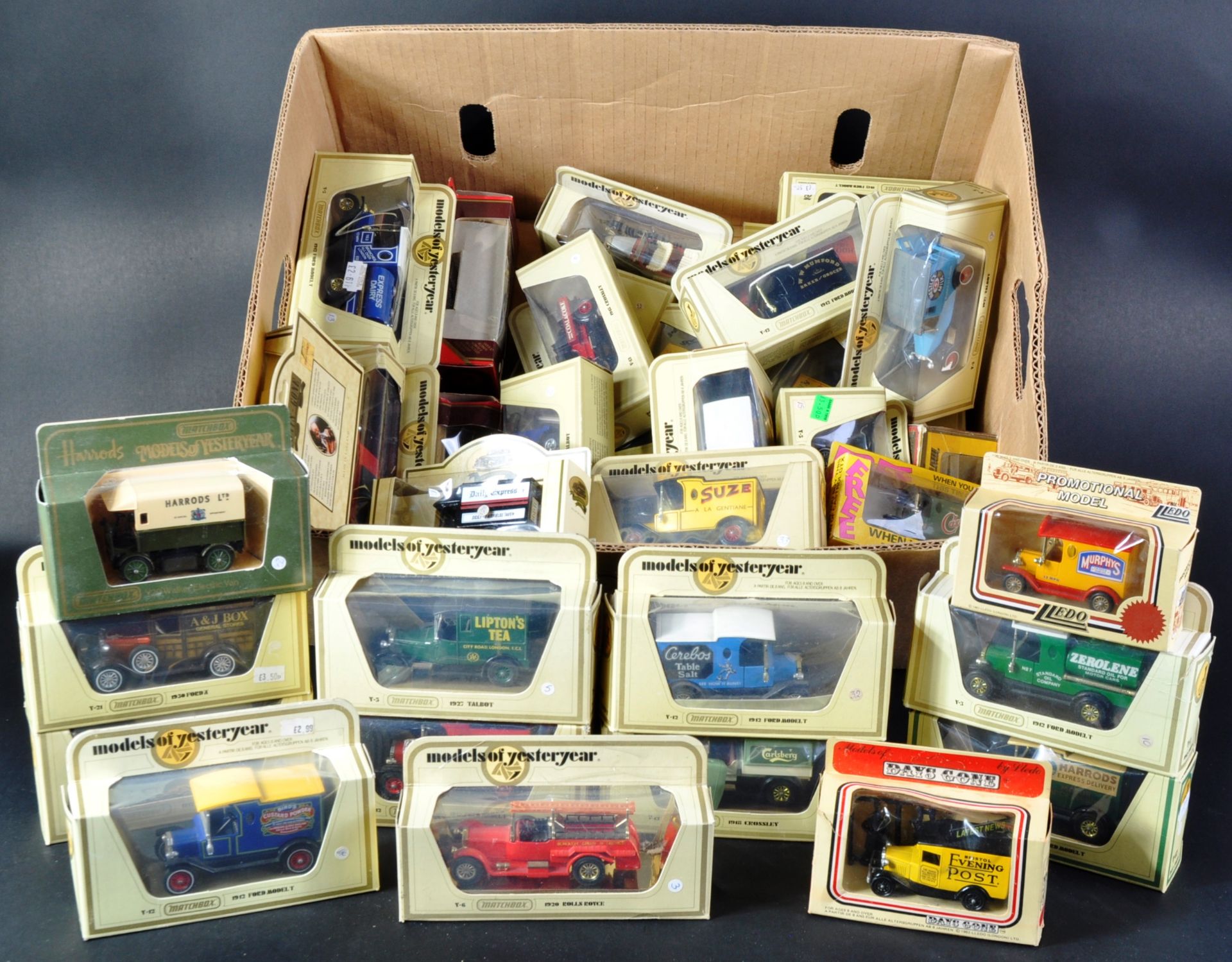 LARGE COLLECTION OF MATCHBOX AND LESNEY DIECAST MODELS