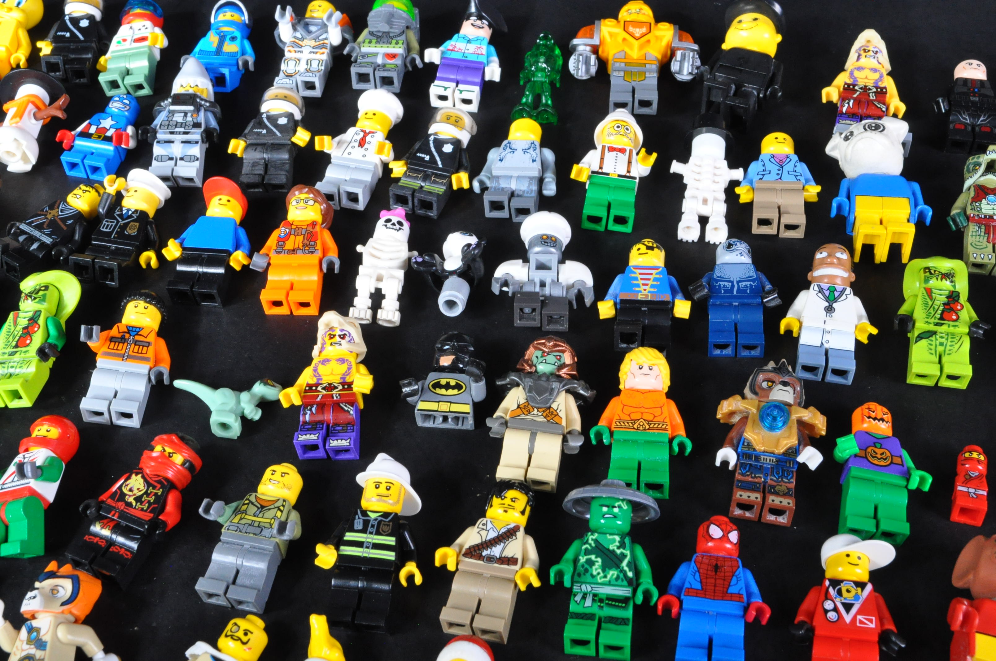 LARGE COLLECTION OF ASSORTED LEGO MINIFIGURES - Image 6 of 6