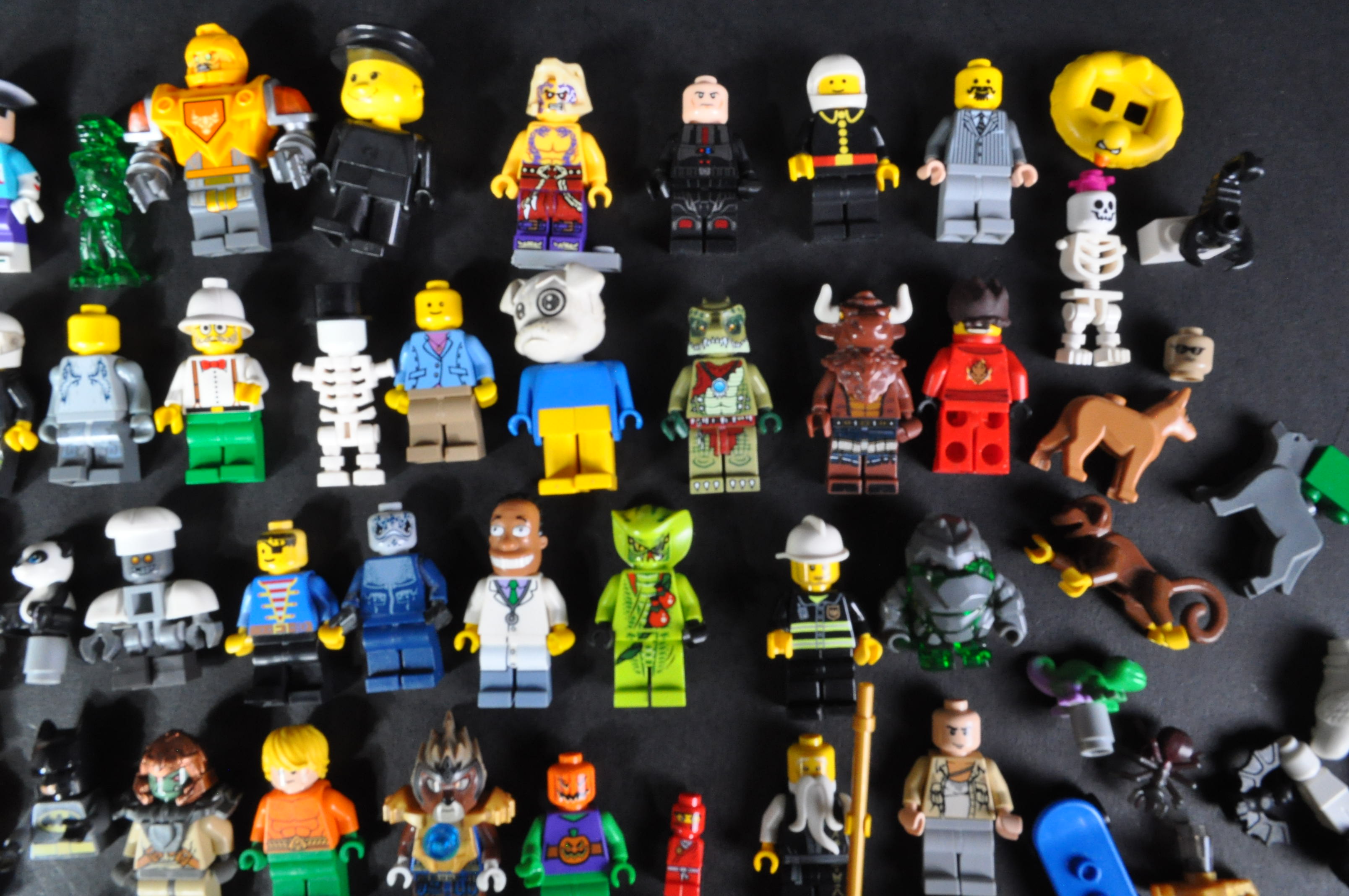 LARGE COLLECTION OF ASSORTED LEGO MINIFIGURES - Image 3 of 6