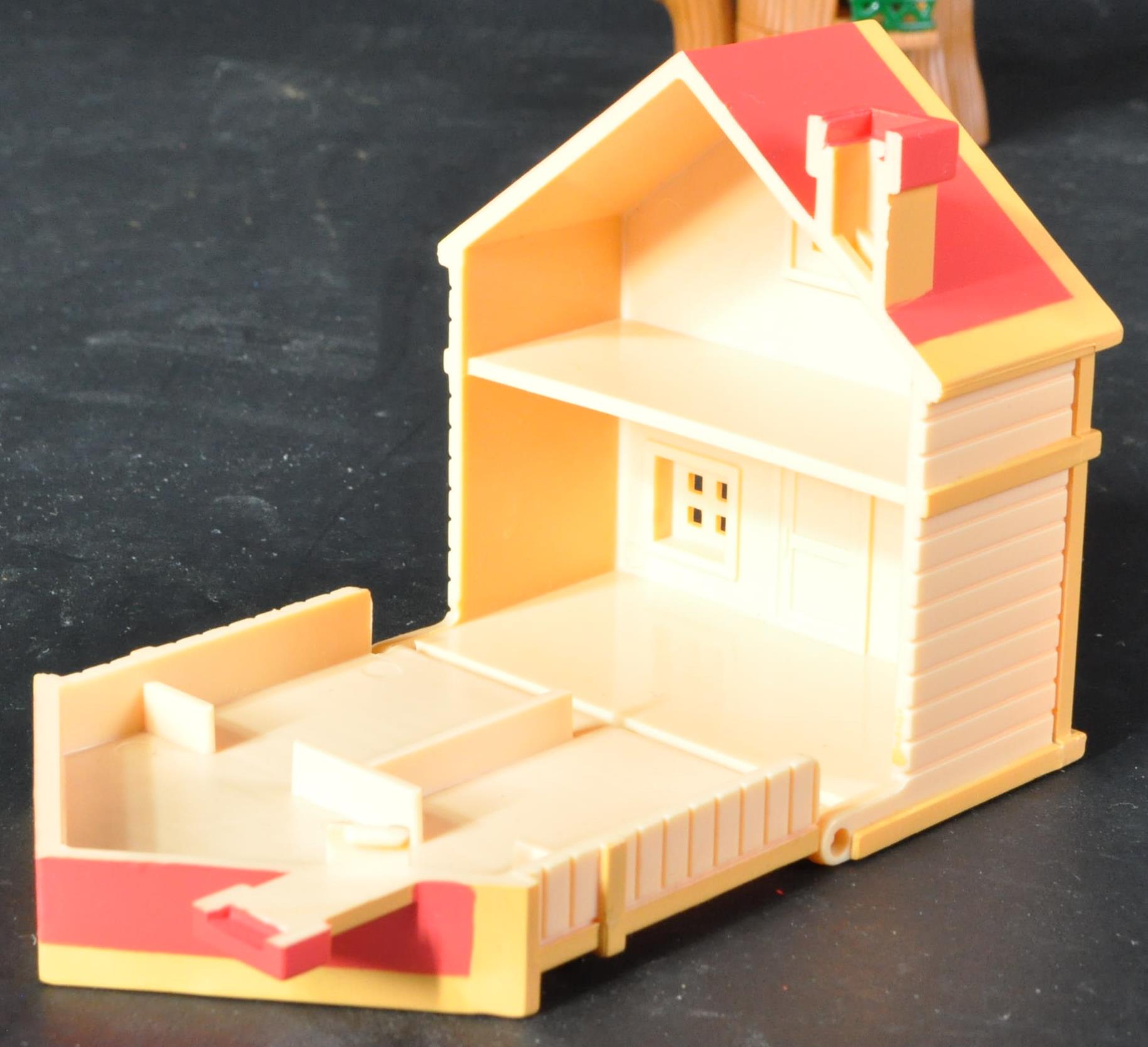 COLLECTION OF VINTAGE SYLVANIAN FAMILIES ' LITTLE WORLDS ' PLAYSETS - Image 3 of 8