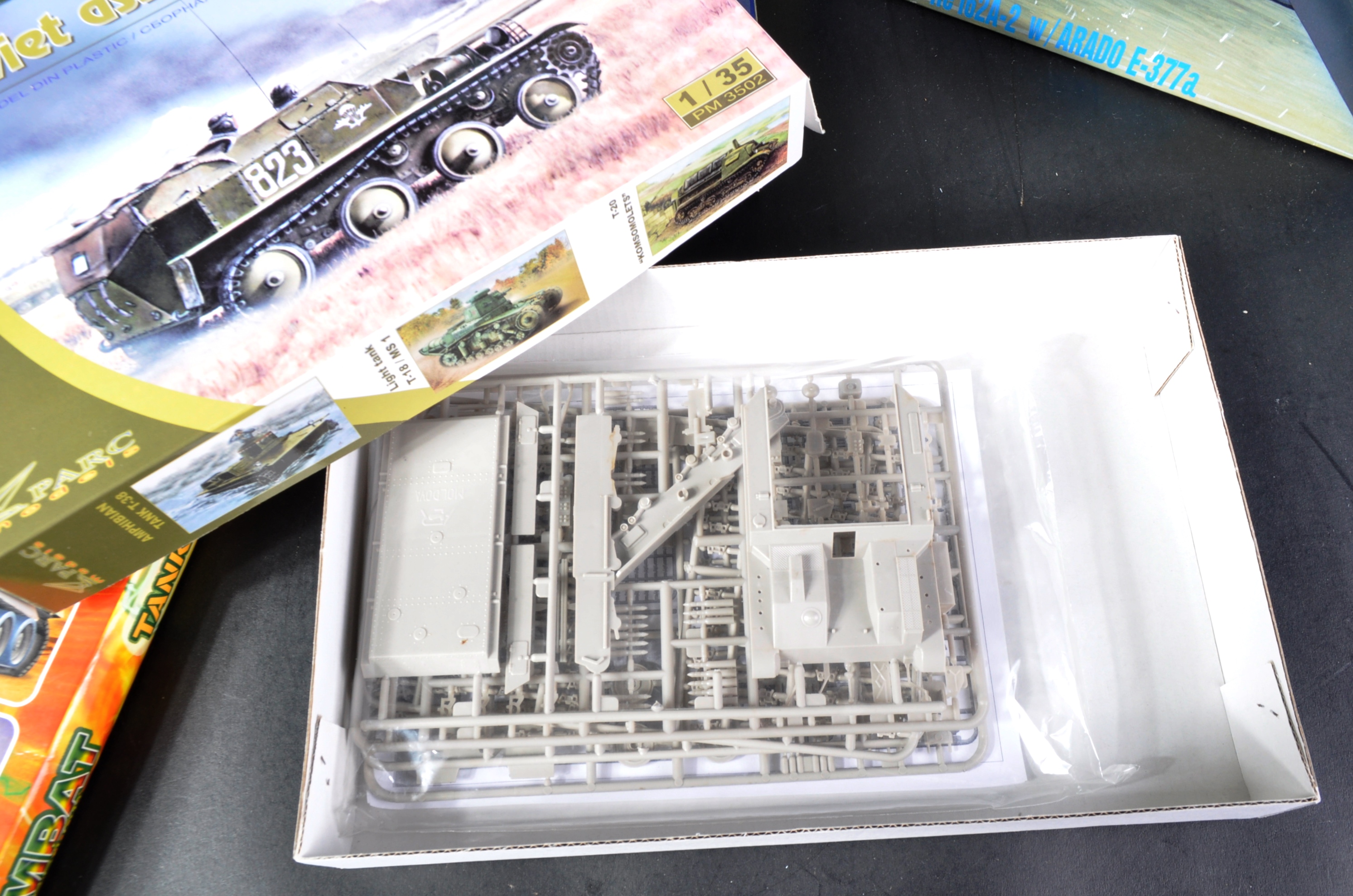 LARGE COLLECTION OF ASSORTED PLASTIC MODEL KITS - Image 6 of 8