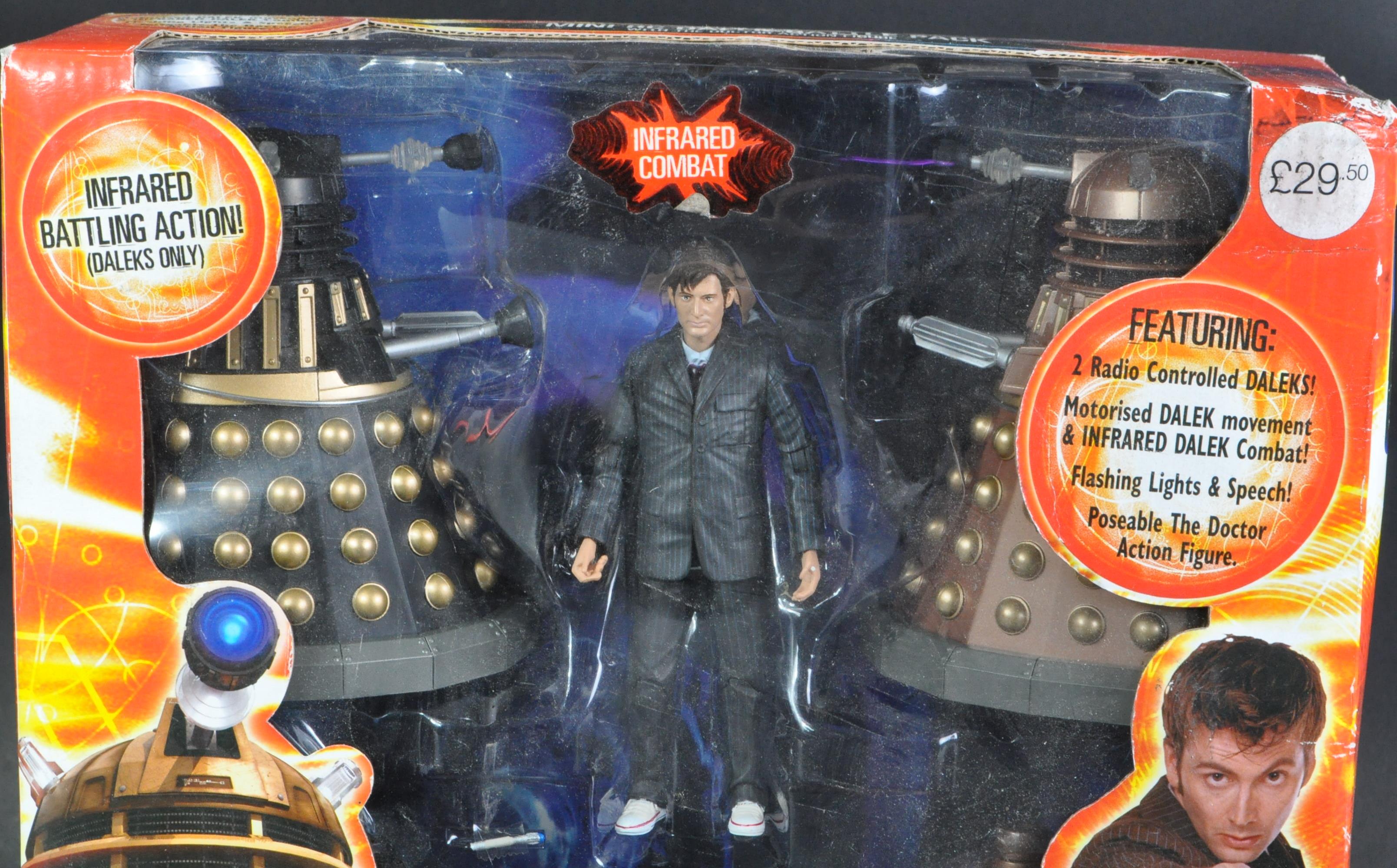 DOCTOR WHO - CHARACTER OPTIONS - MINI RC DALEK BATTLE PACK - Image 2 of 4