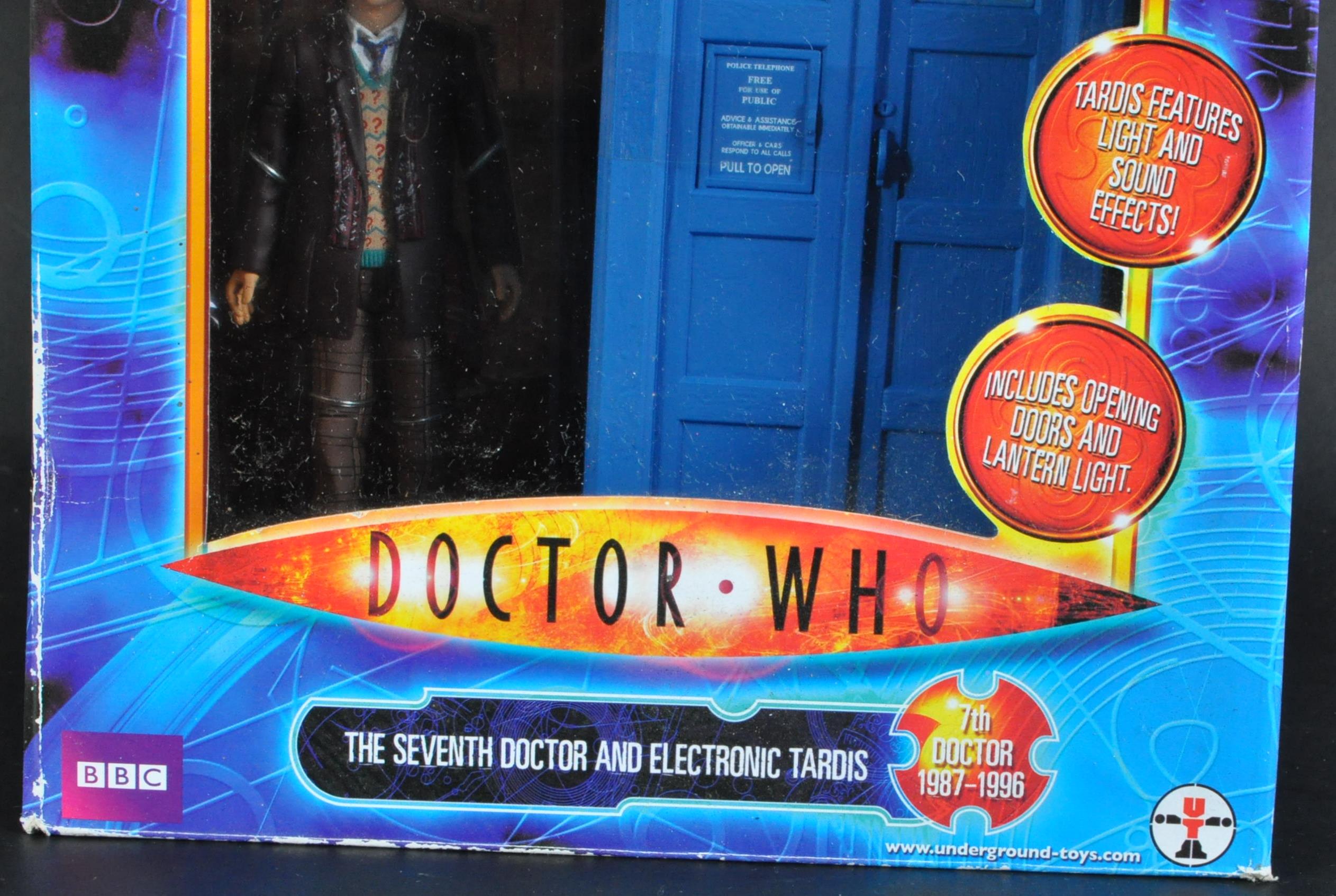 DOCTOR WHO - UNDERGROUND TOYS - SEVENTH DOCTOR ELECTRONIC TARDIS - Image 3 of 5