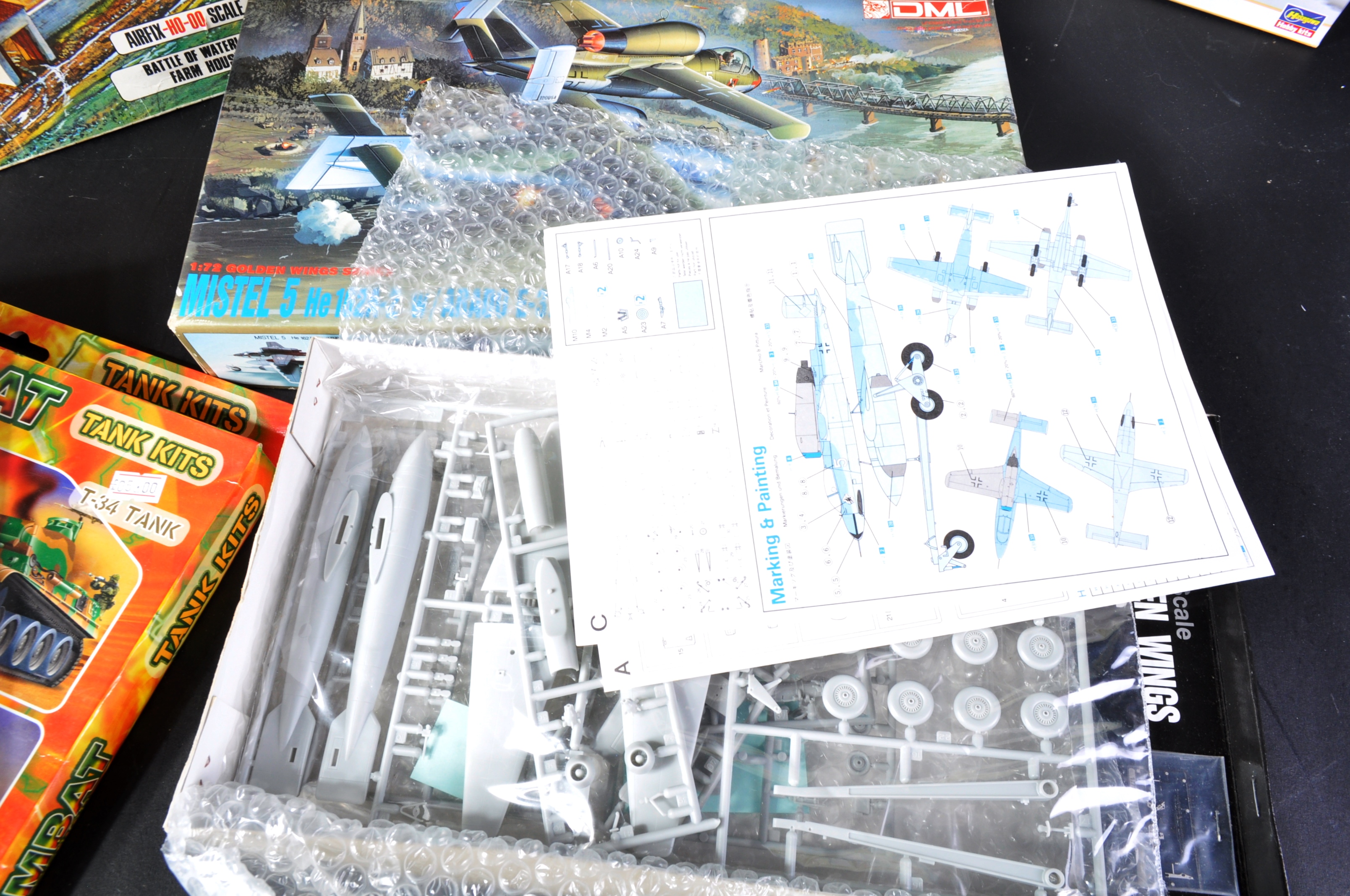 LARGE COLLECTION OF ASSORTED PLASTIC MODEL KITS - Image 7 of 8