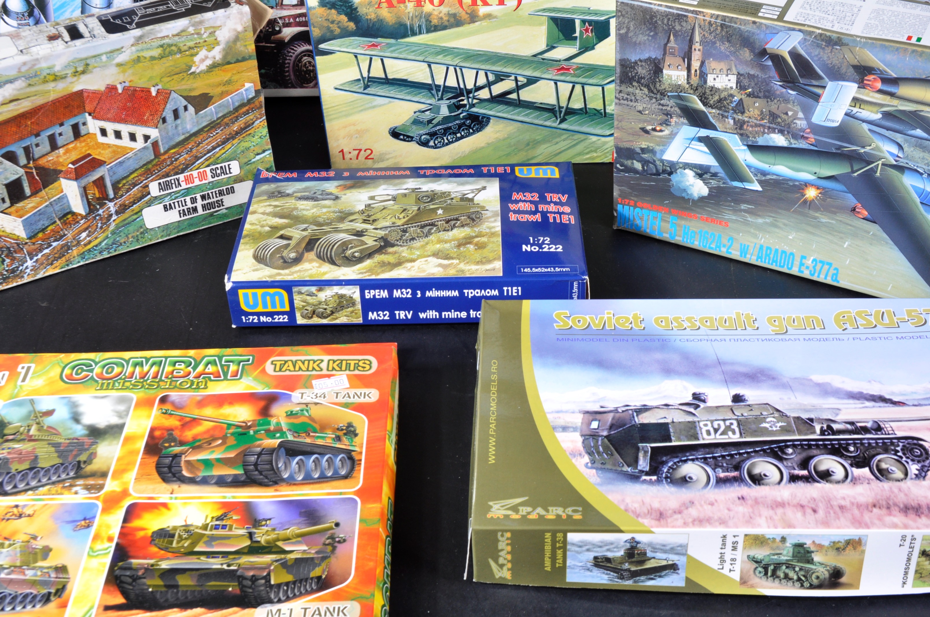 LARGE COLLECTION OF ASSORTED PLASTIC MODEL KITS - Image 4 of 8