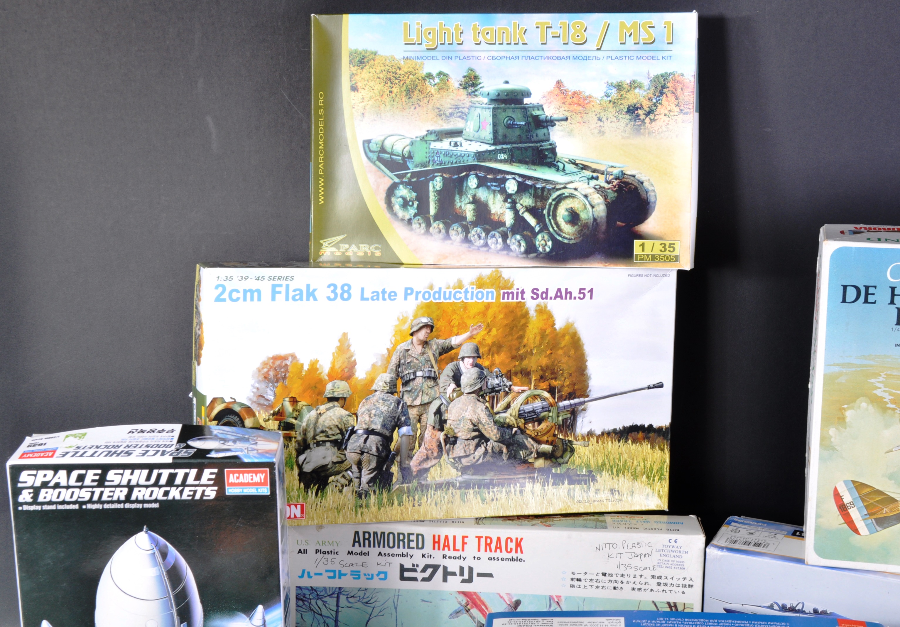 LARGE COLLECTION OF ASSORTED PLASTIC MODEL KITS - Image 2 of 8