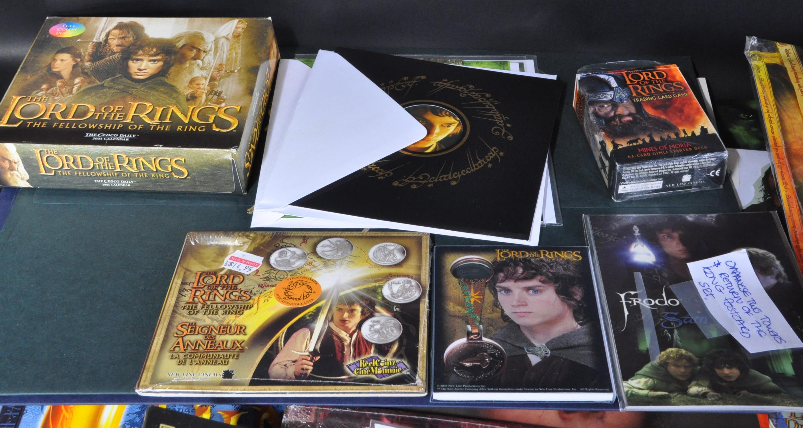 LARGE COLLECTION OF ASSORTED LORD OF THE RINGS MEMORABILIA - Image 3 of 6