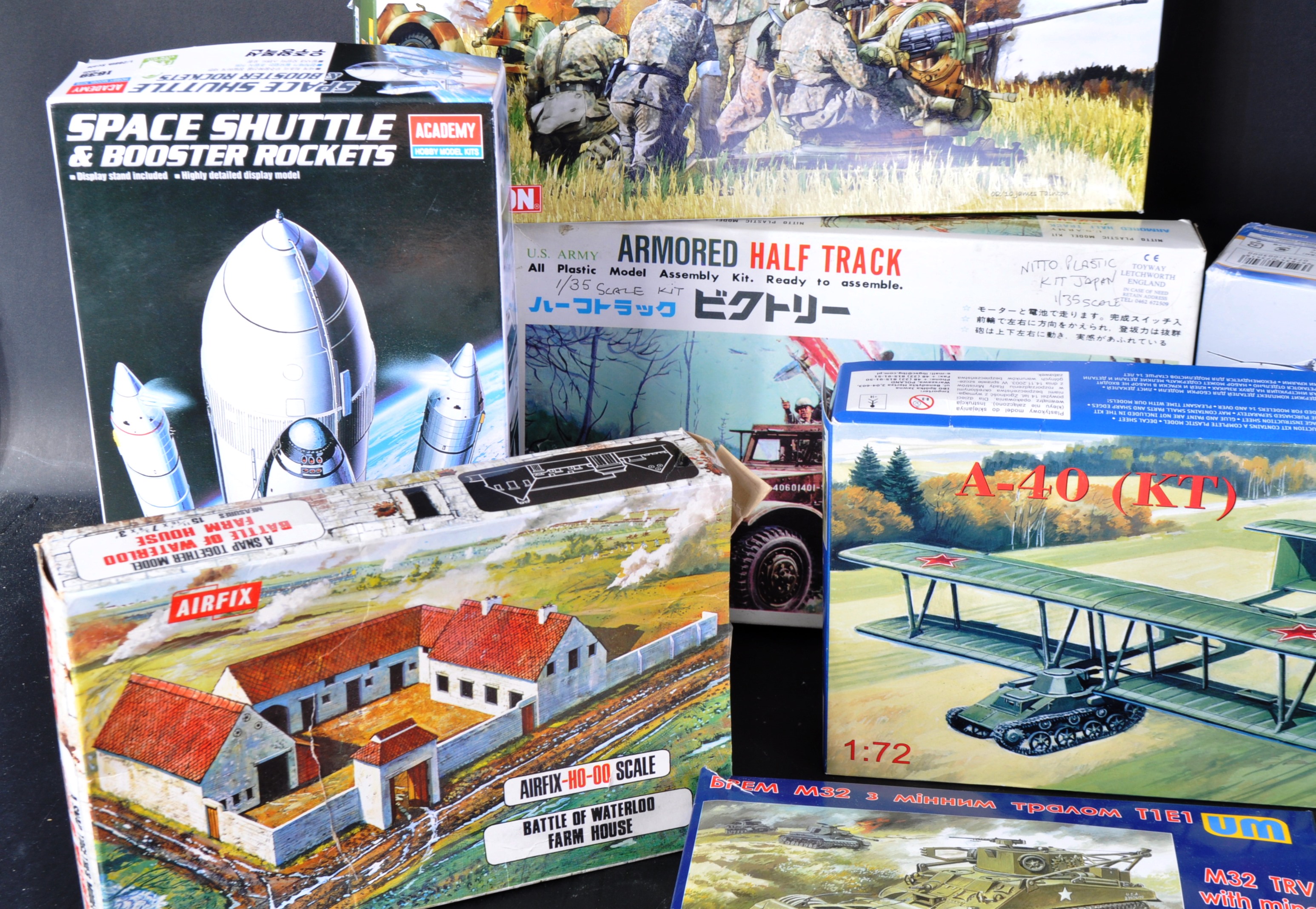 LARGE COLLECTION OF ASSORTED PLASTIC MODEL KITS - Image 3 of 8