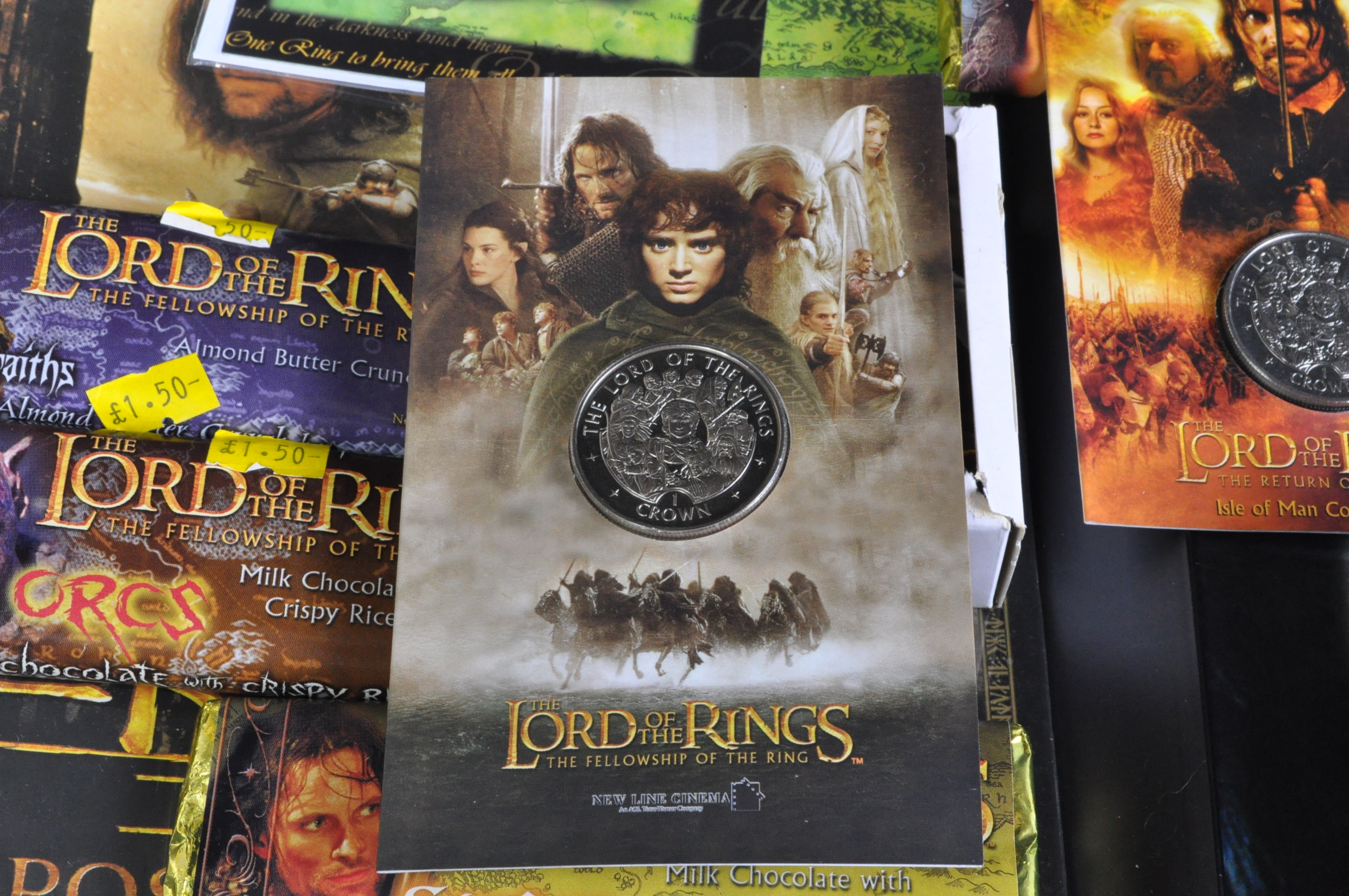 LARGE COLLECTION OF ASSORTED LORD OF THE RINGS MEMORABILIA - Image 6 of 6
