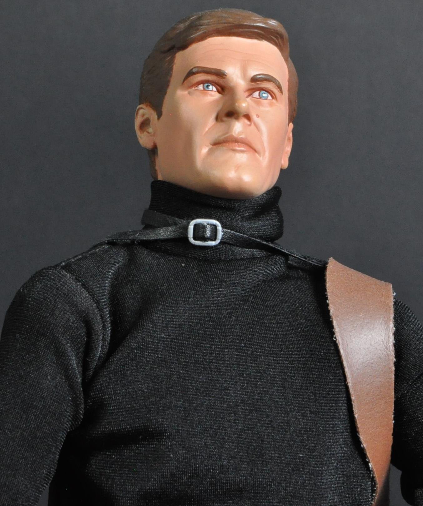 VINTAGE SIDESHOW TOY COLLECTIBLES JAMES BOND ACTION FIGURE - Image 2 of 4