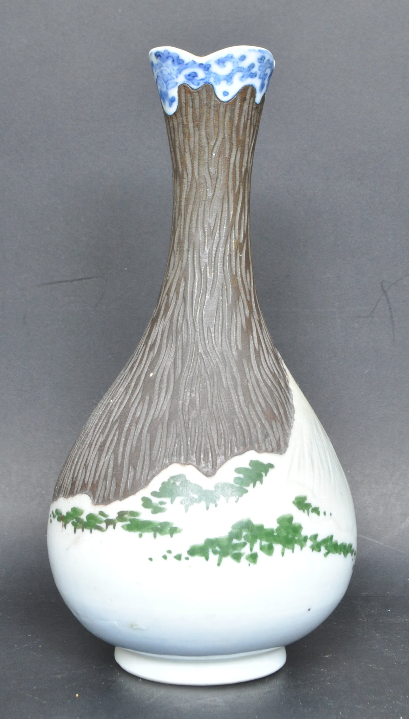 JAPANESE ORIENTAL CERAMIC PORCELAIN MOUNT FUJI VASE