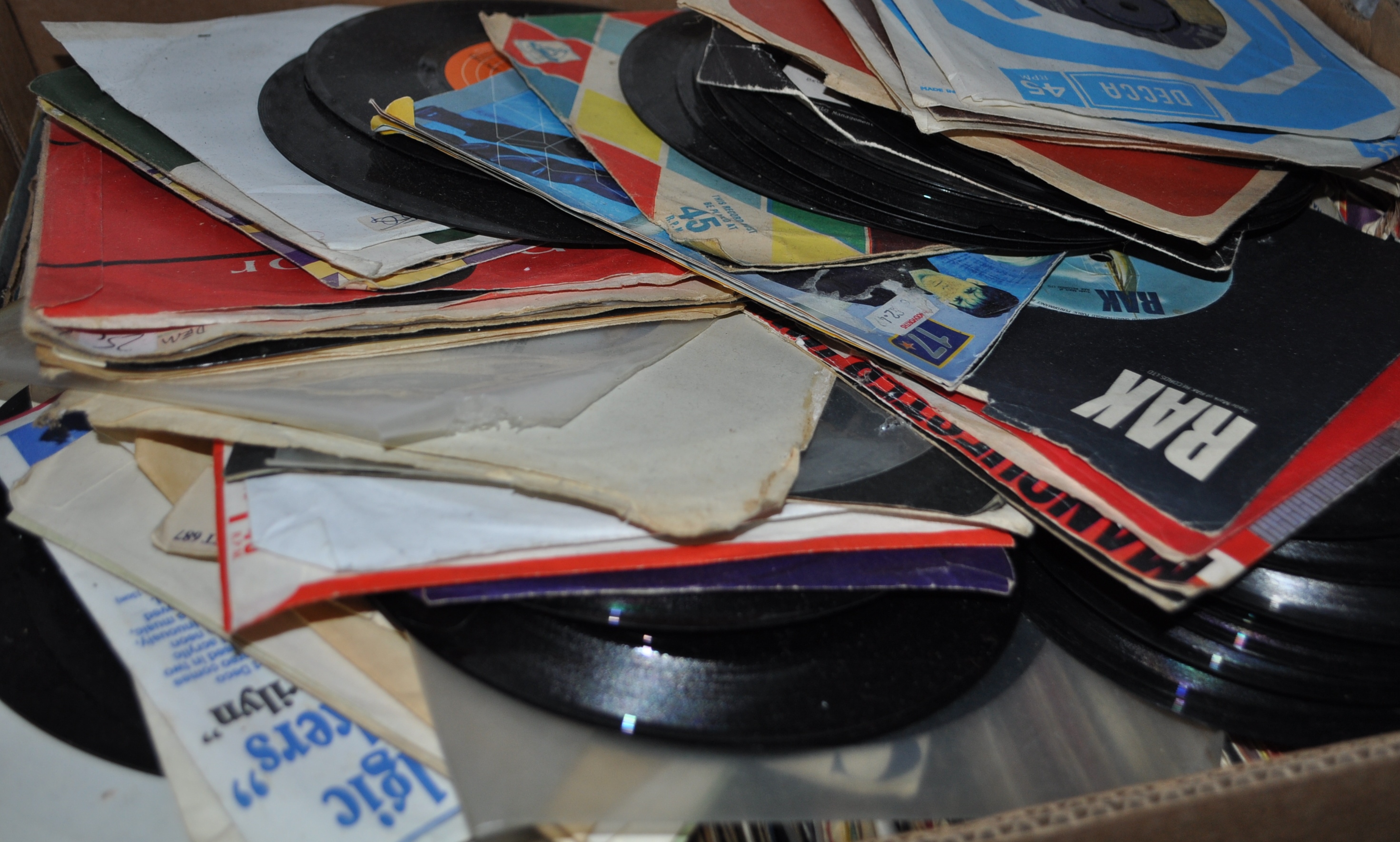 LARGE PRIVATE COLLECTION OF 45'S / SINGLES RECORDS 300+