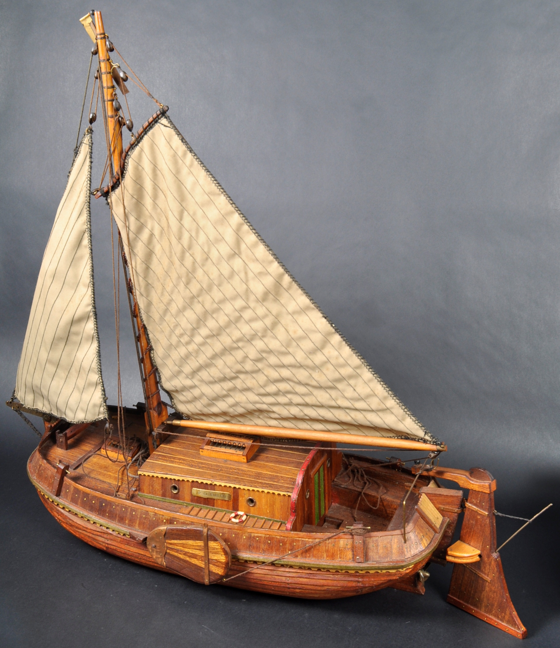 20TH CENTURY DUTCH HANDMADE SCRATCH BUILT MODEL BOAT - Image 6 of 7