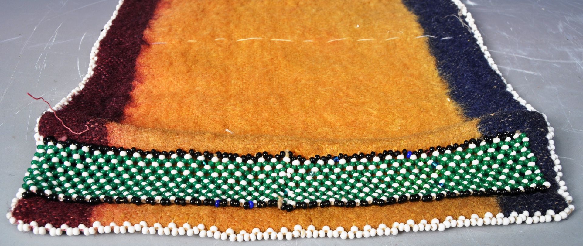 TWO PIECES OF EARLY 20TH CENTURY SOUTH AFRICAN BEADWORK - Bild 4 aus 7